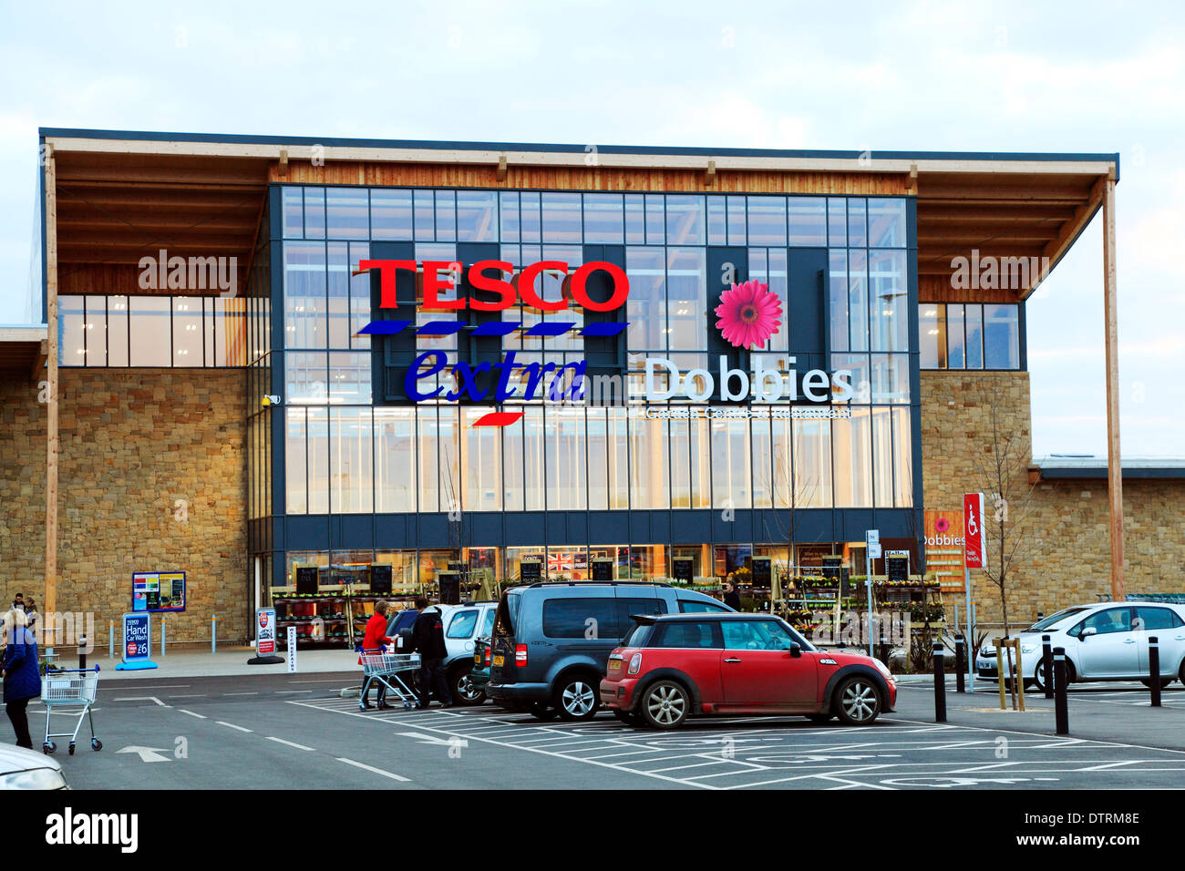 Tesco Extra superstore and Dobbies Superstore, Kings Lynn, supermarket Kings Lynn,  Norfolk England UK British English Stock Photo