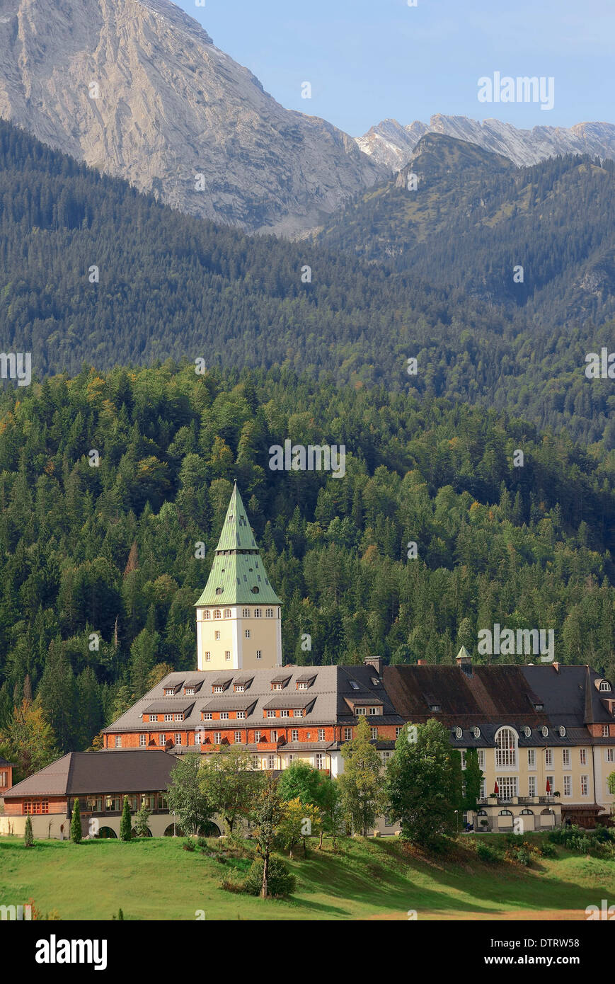Castle Elmau and Wetterstein mountains, Werdenfelser Land, Bavaria, Germany Stock Photo