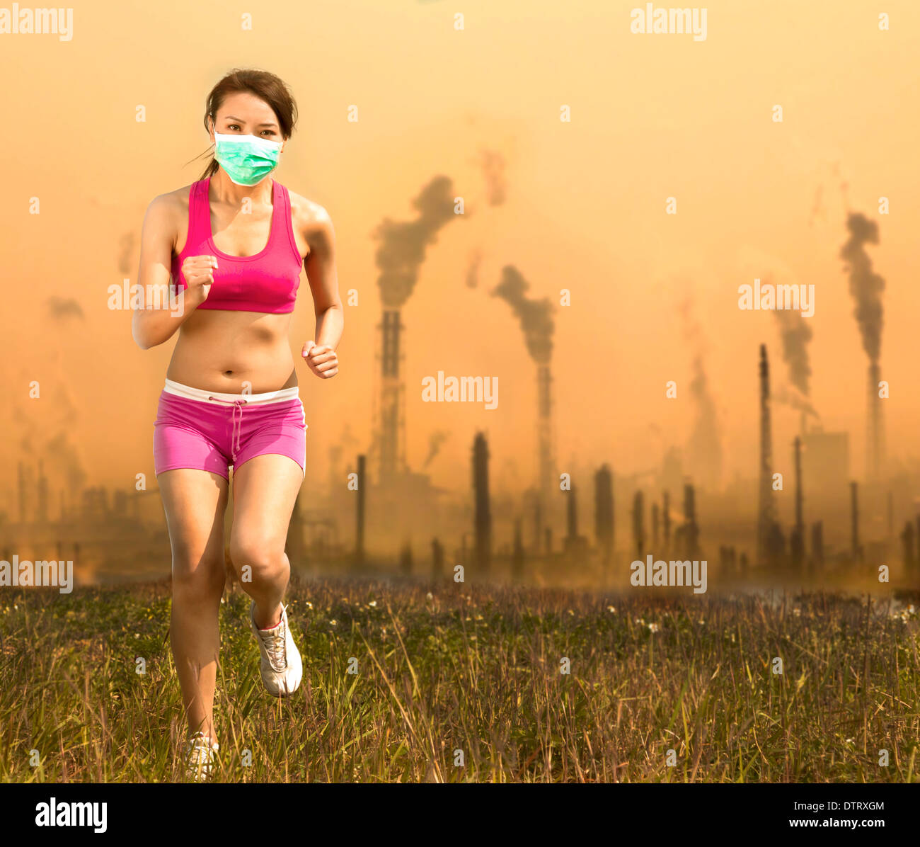 Woman was wearing a mask and running on air pollution Stock Photo - Alamy