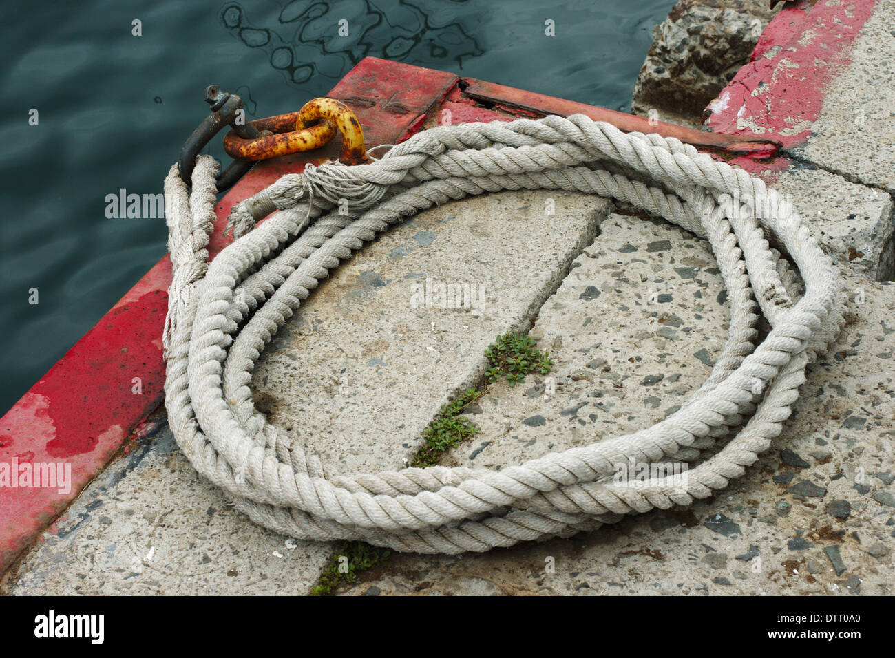 old ropes on the dock Stock Photo - Alamy