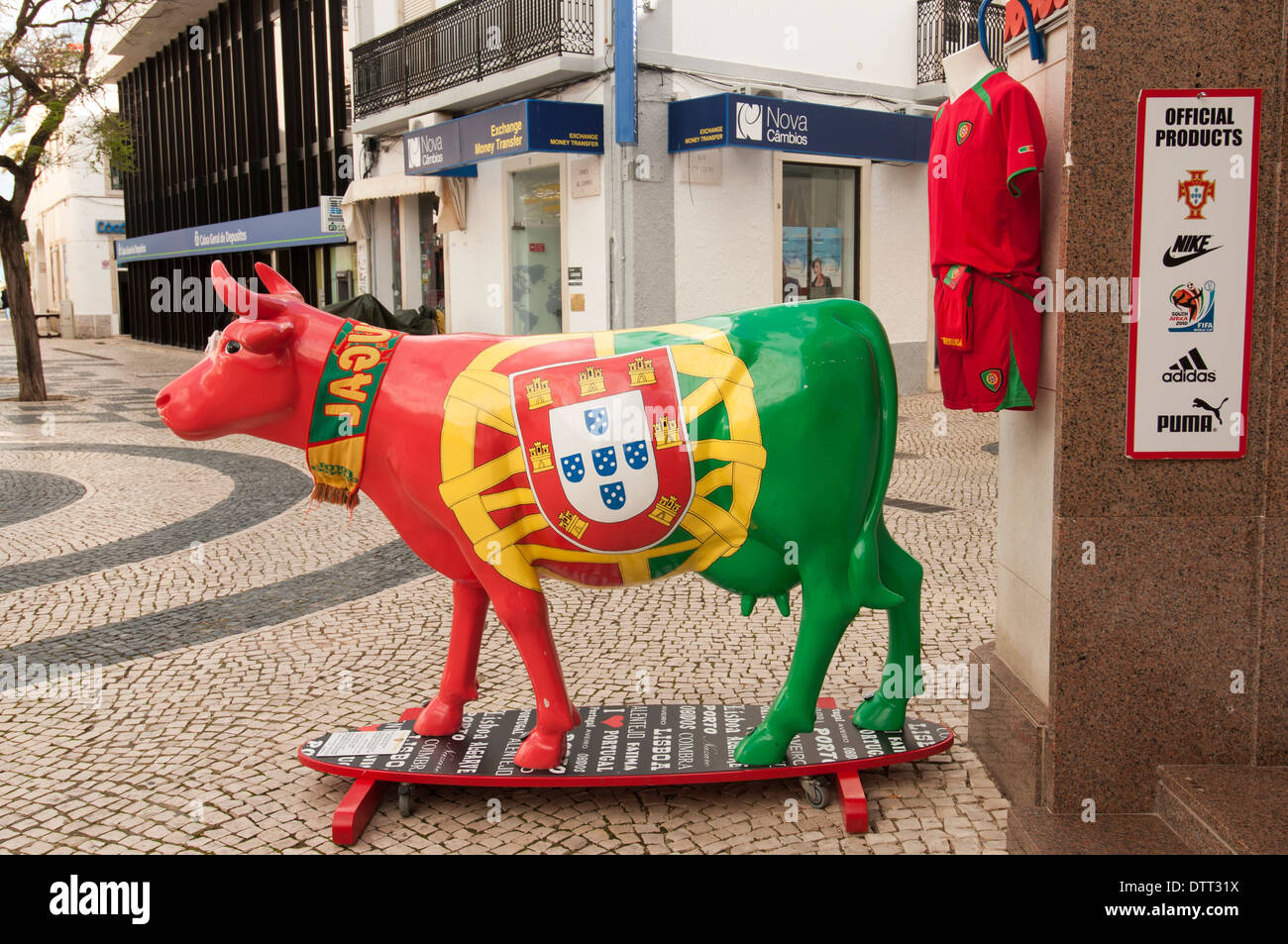Statue outside shop hires stock photography and images Alamy