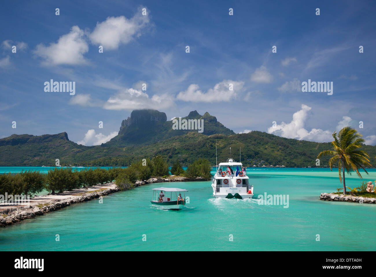 Idyllic scene of Otemanu Mountain in the centre of Bora Bora Island, Tahiti, French Polynesia Stock Photo