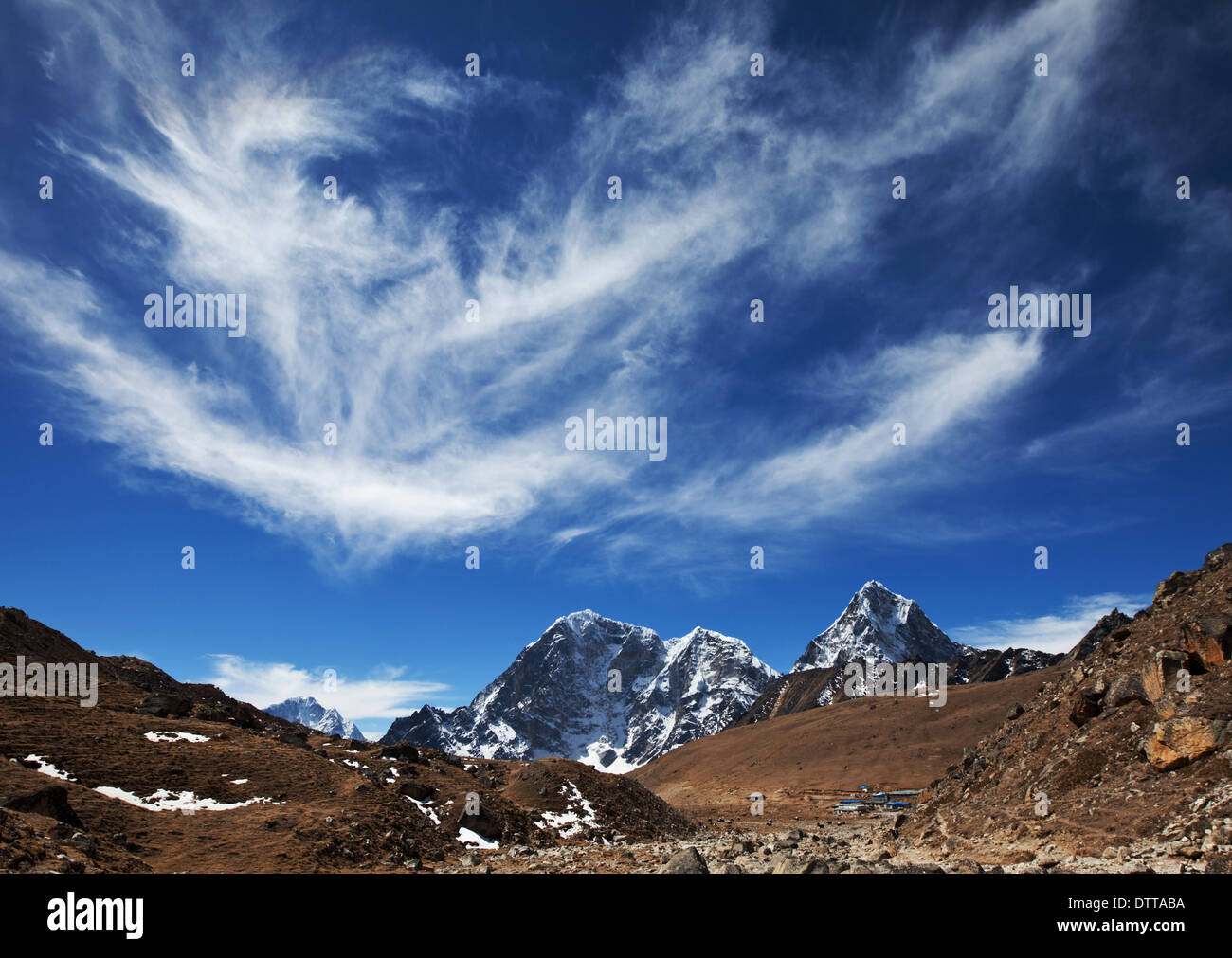 The himalaya hi-res stock photography and images - Alamy