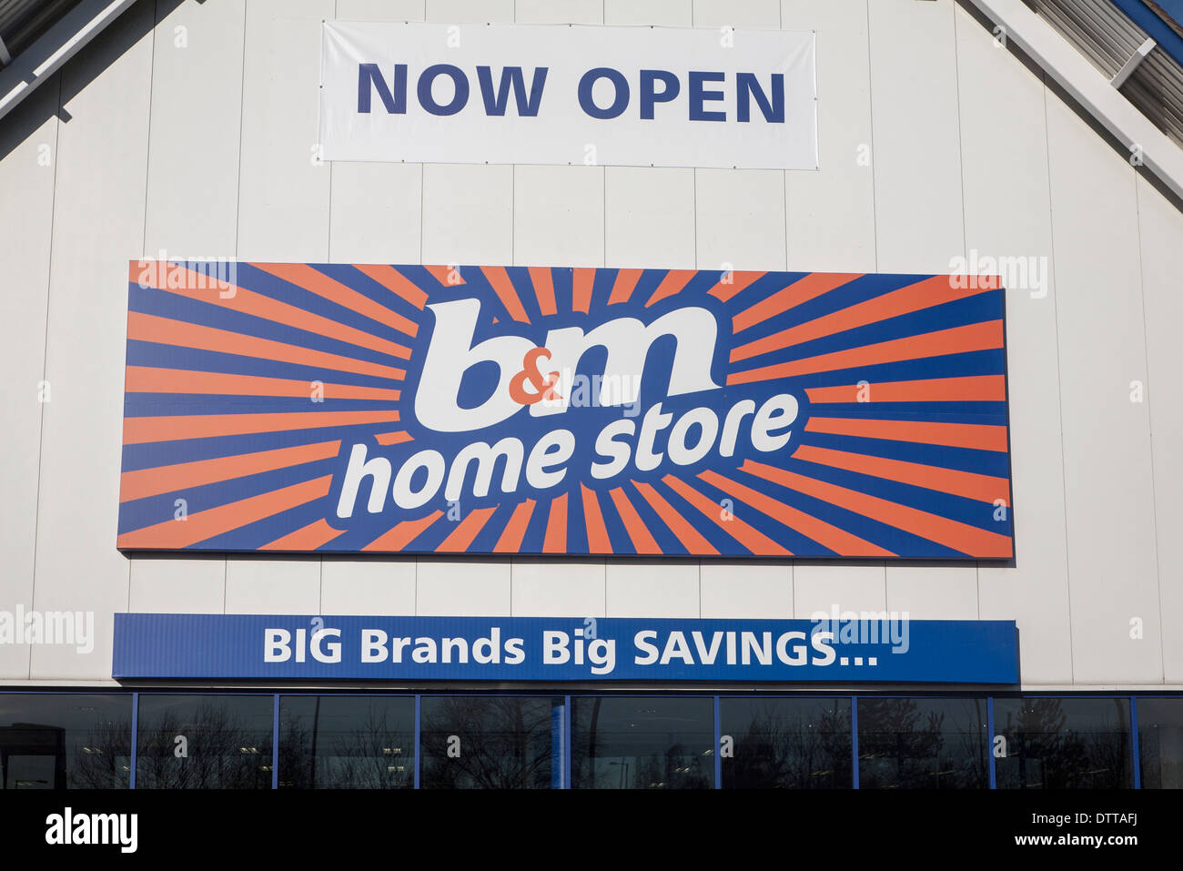 b&m home store now open sign, Copdock, Ipswich, England Stock Photo
