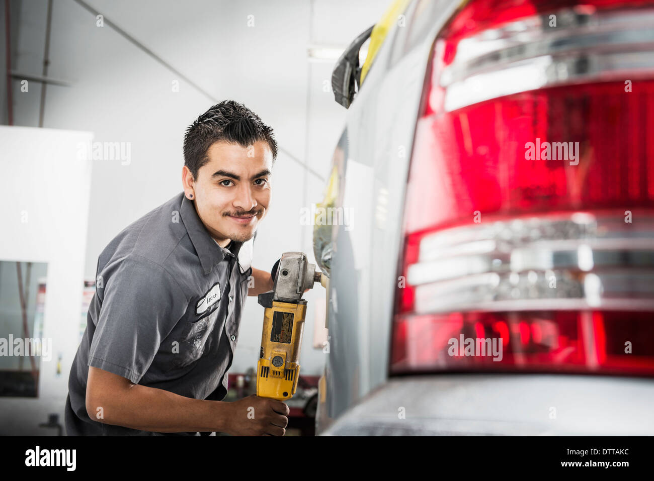 Find The Best Hispanic Mechanic Near Me Fast Easy - j06irkb