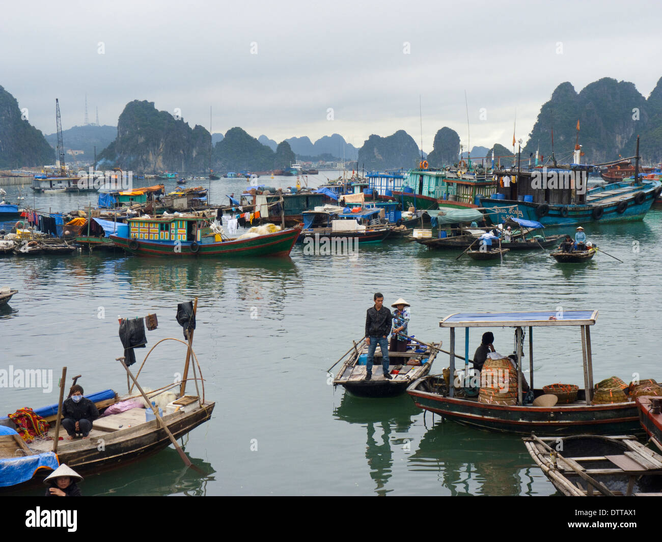 Fishing boats in the harbour of Hon Gai at the end of Ha Long Bay, Quang Ninh province, Vietnam Stock Photo