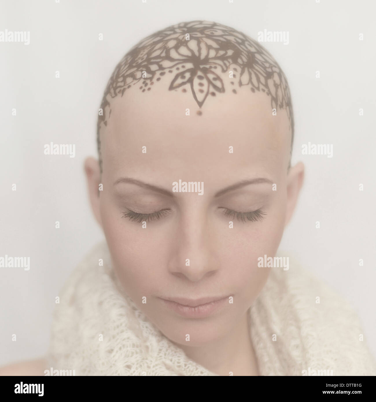 Woman gets giant head tattoo as a 'F you' to cancer after losing her hair  to the disease