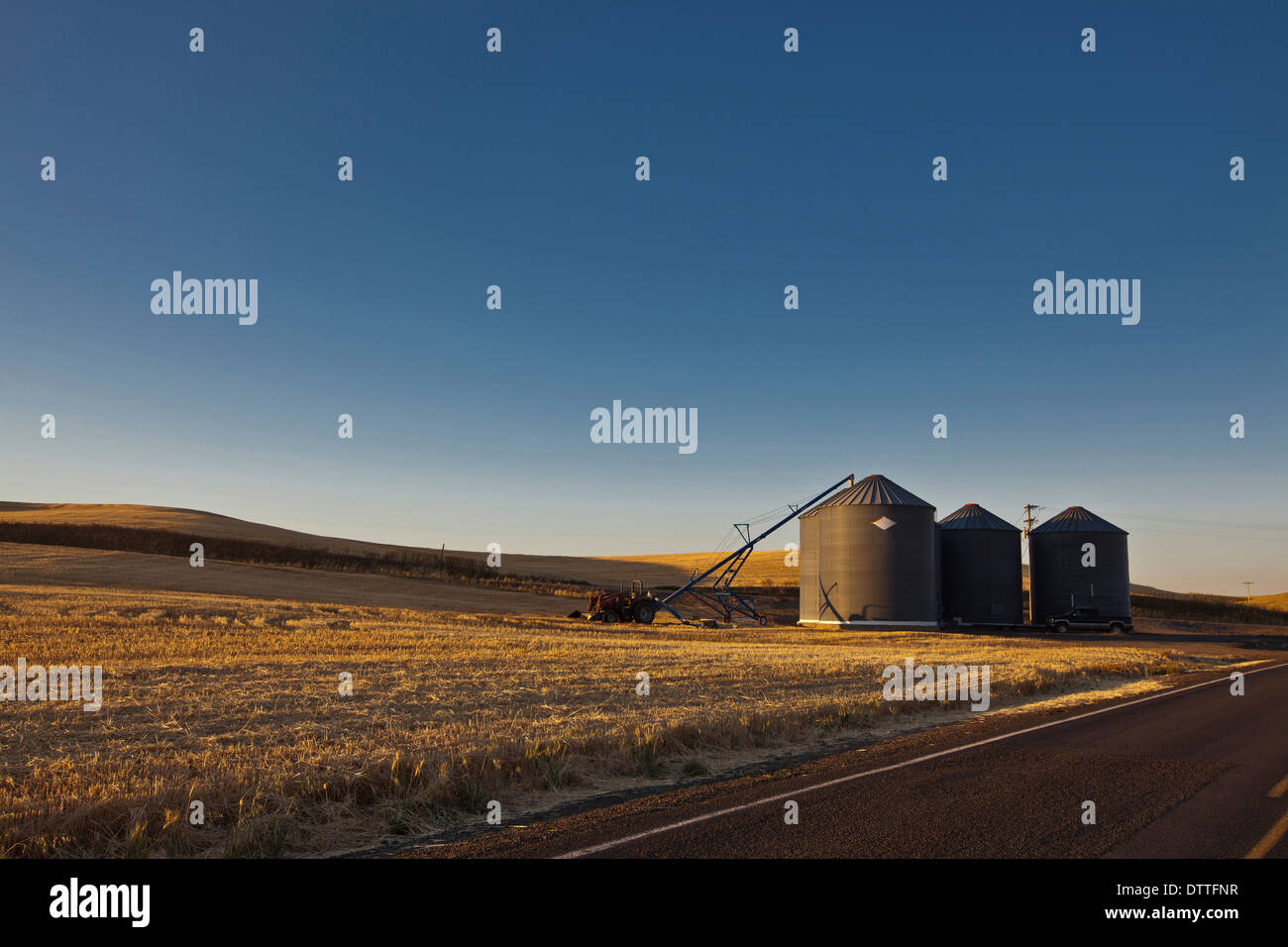 Along rural road hi-res stock photography and images - Alamy