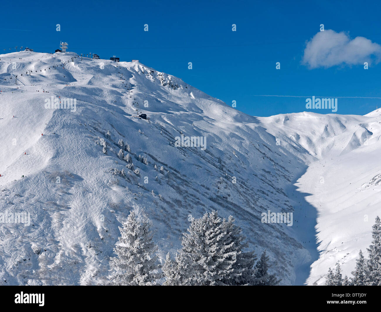Sky blue day after a light fall of new snow at St Anton am Arlberg in Austria Stock Photo