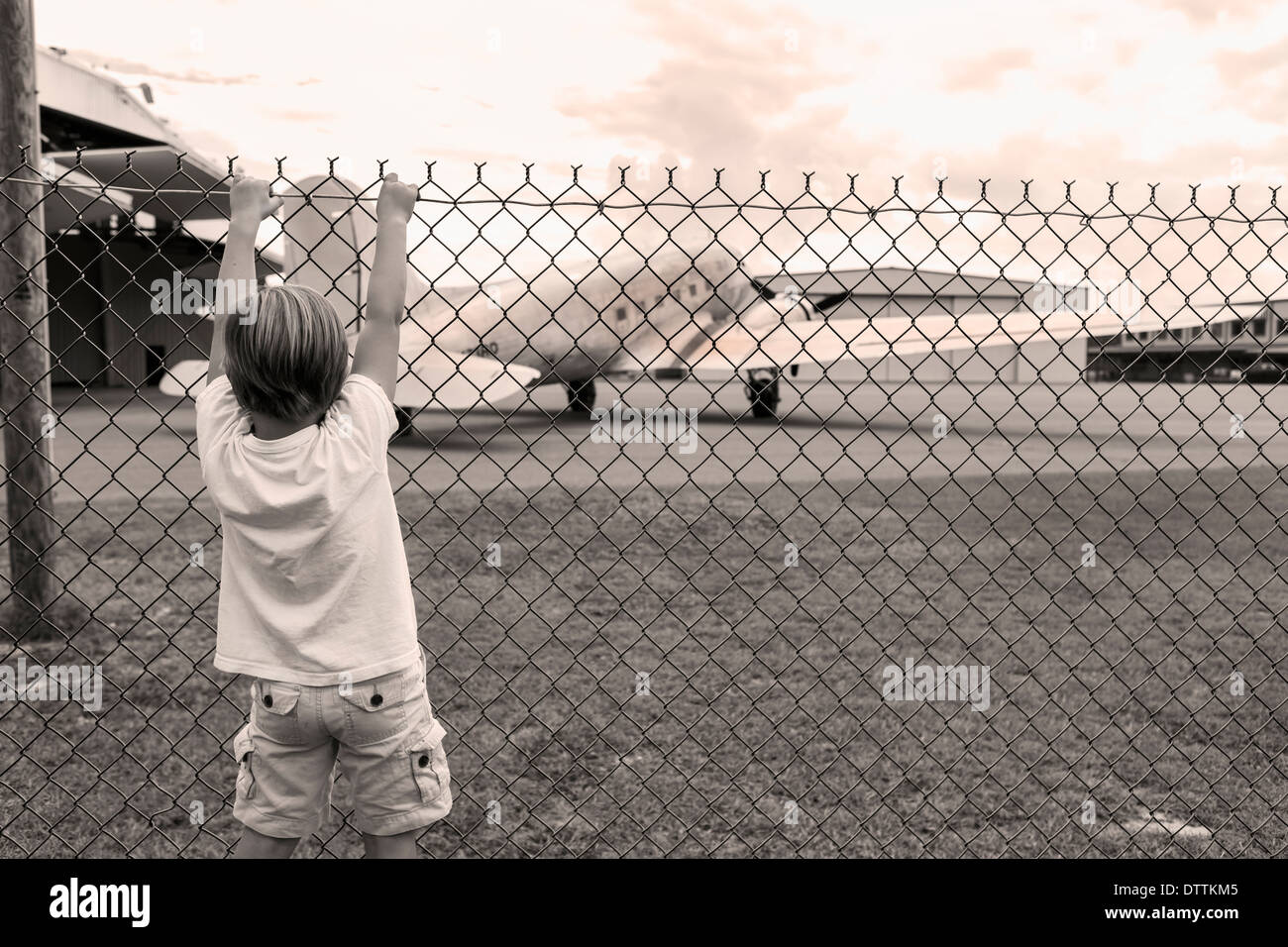 Airplane climb rear view hi-res stock photography and images - Alamy