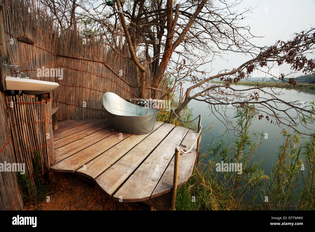 Camping shower immagini e fotografie stock ad alta risoluzione - Alamy