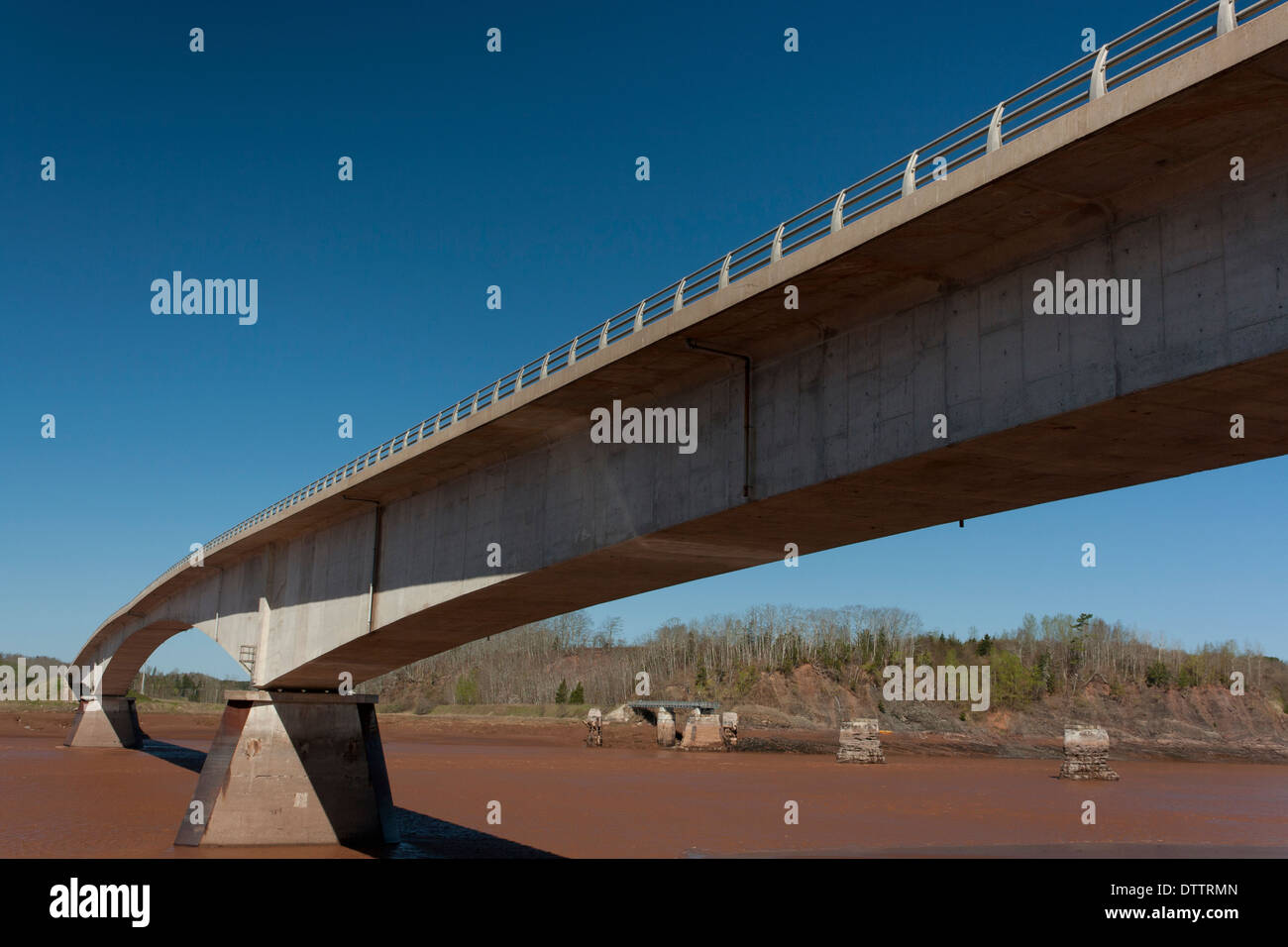 Gosse Bridge crossing the Shubenacadie River in South Maitland, Nova
