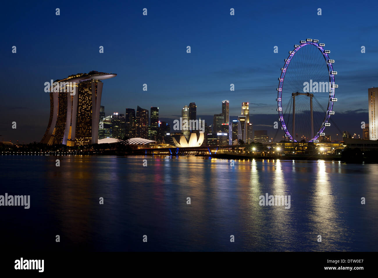 Singapore flyer night traffic hi-res stock photography and images - Alamy
