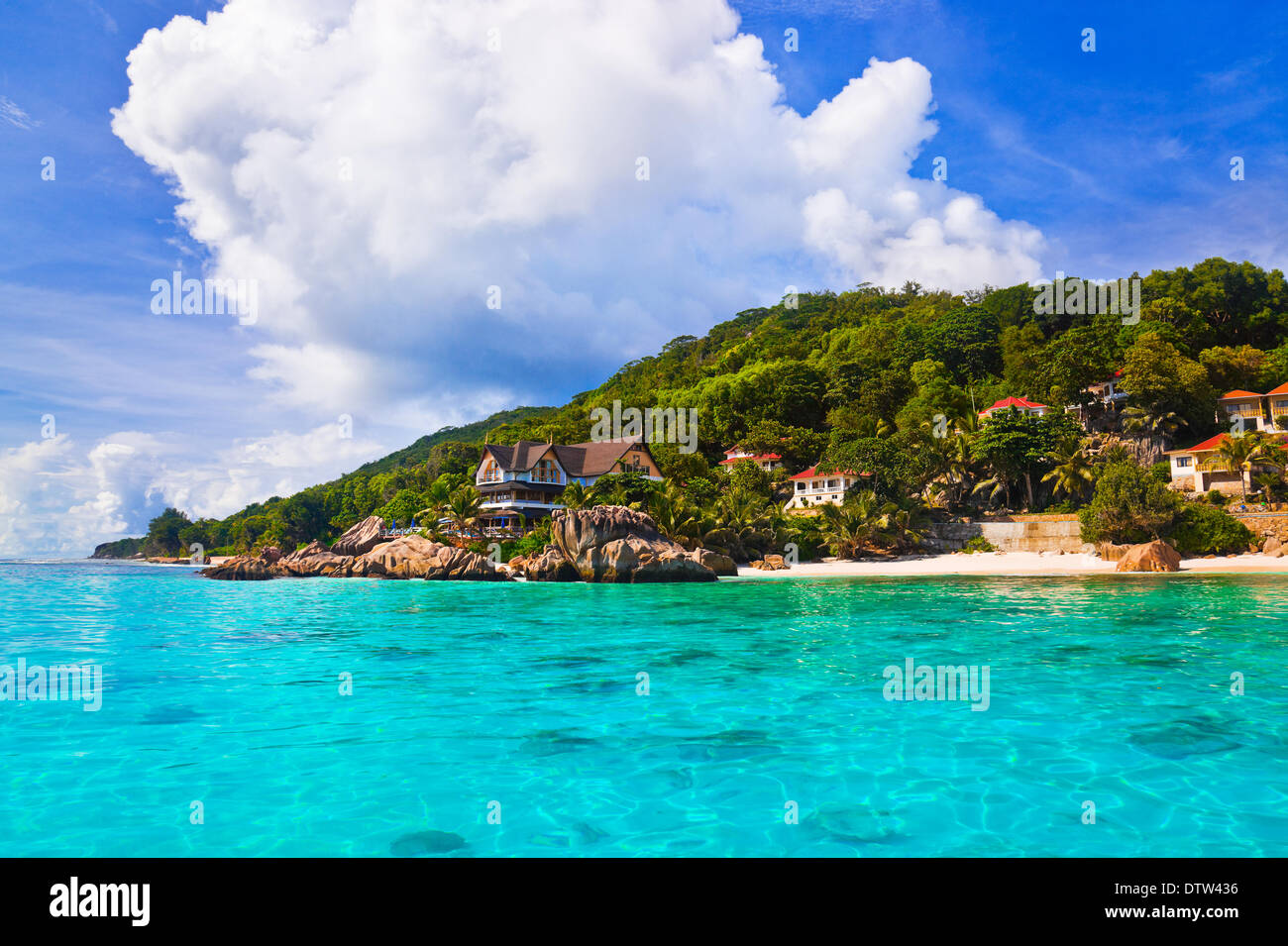 Tropical hotel exterior hi-res stock photography and images - Alamy