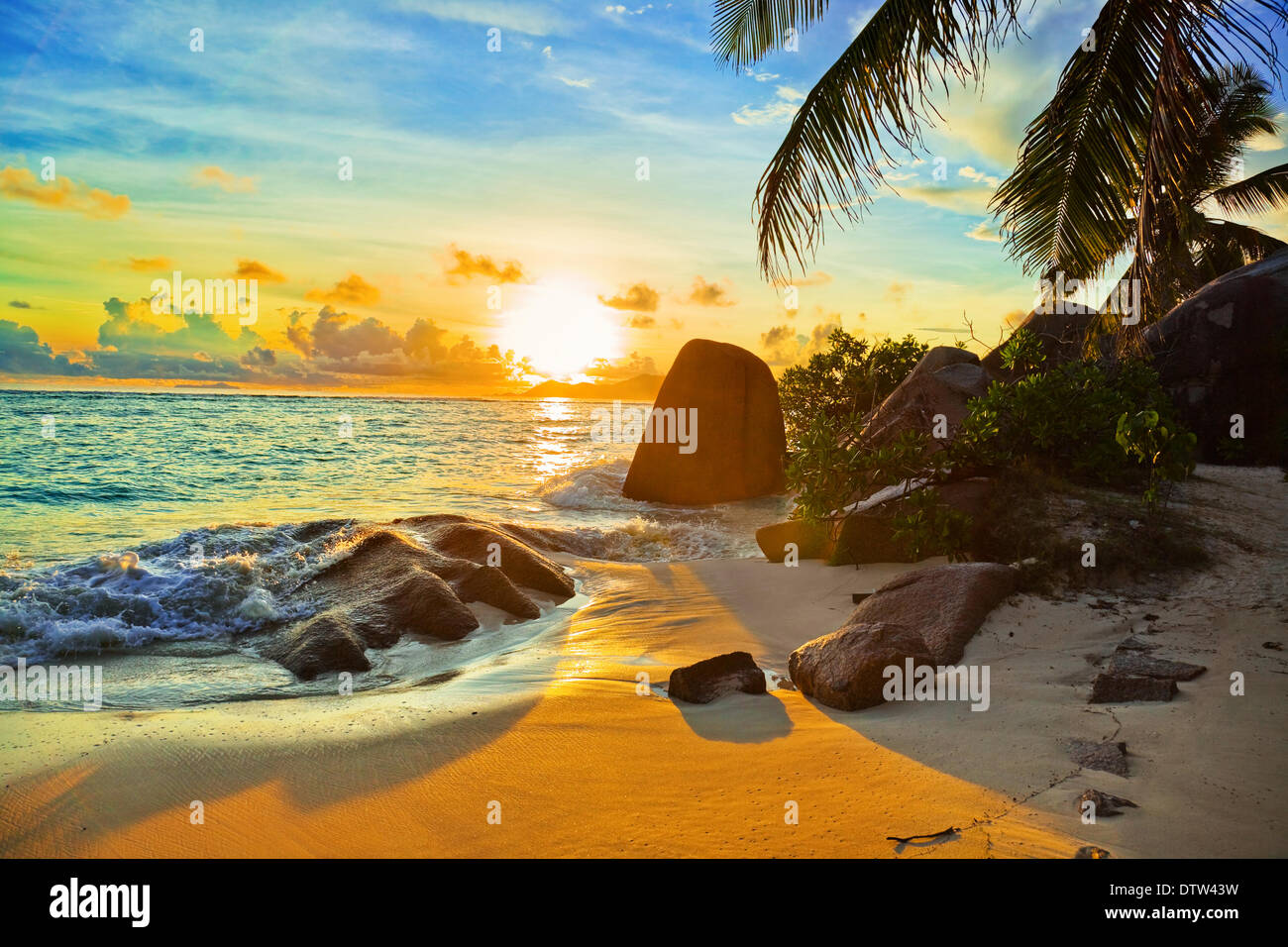 Tropical beach sunset landscape hi-res stock photography and images - Alamy