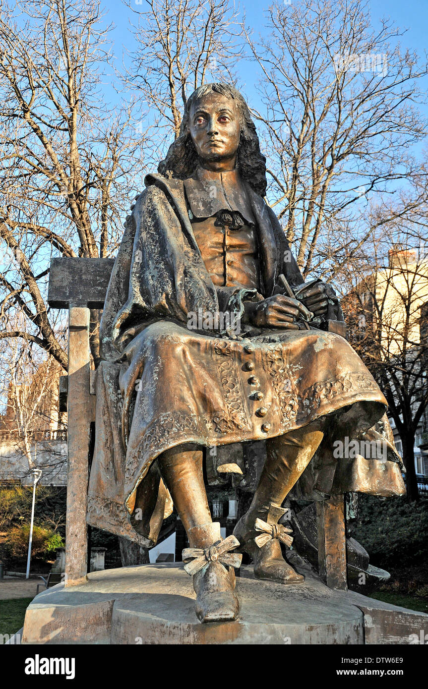 Blaise Pascal statue in Pascal square, sculpture réalisée par Eugène Guillaume (1822-1905), Clermont-Ferrand, Puy-de-Dome, Auvergne, France Stock Photo