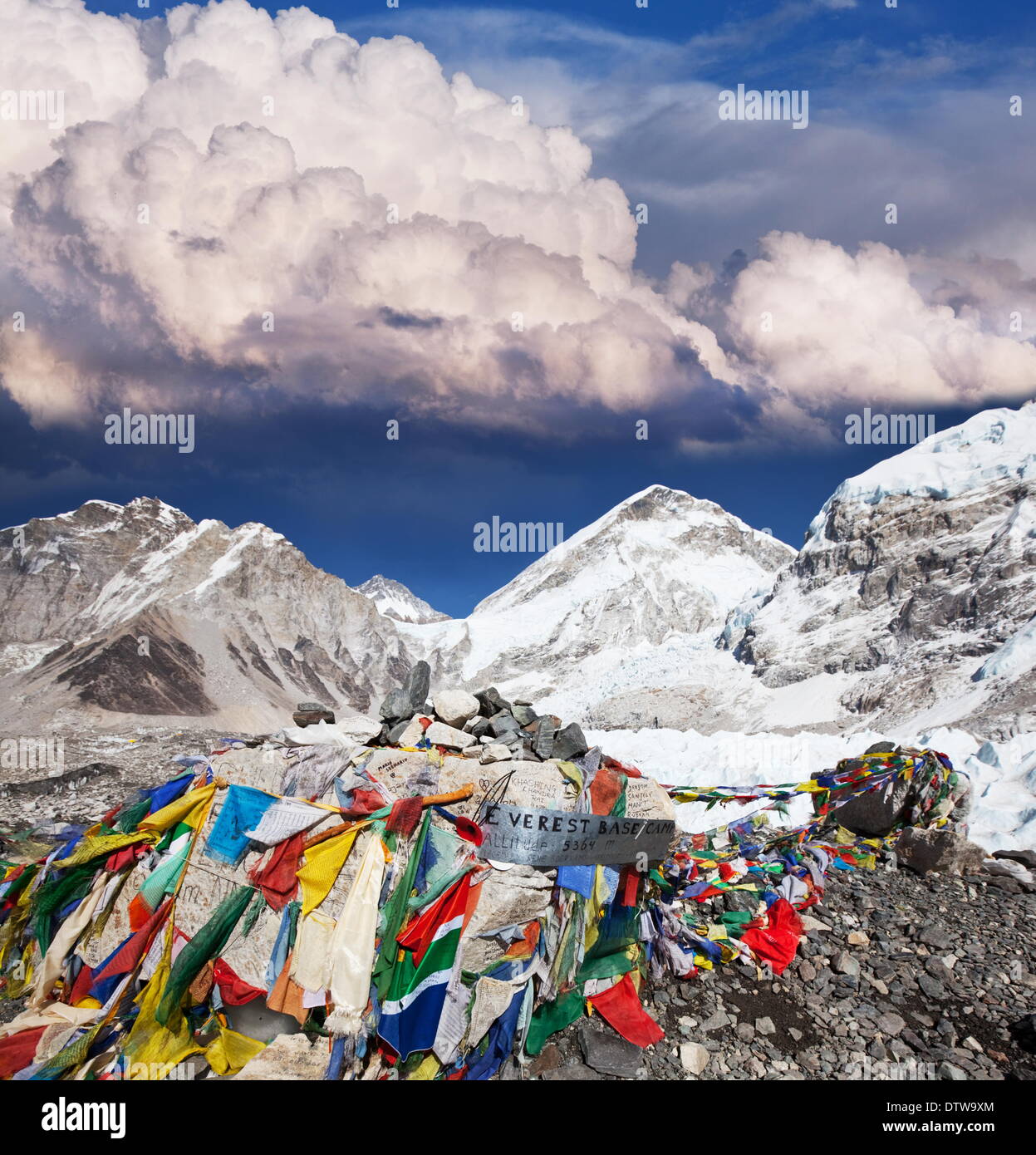 Everest summit hi-res stock photography and images - Alamy