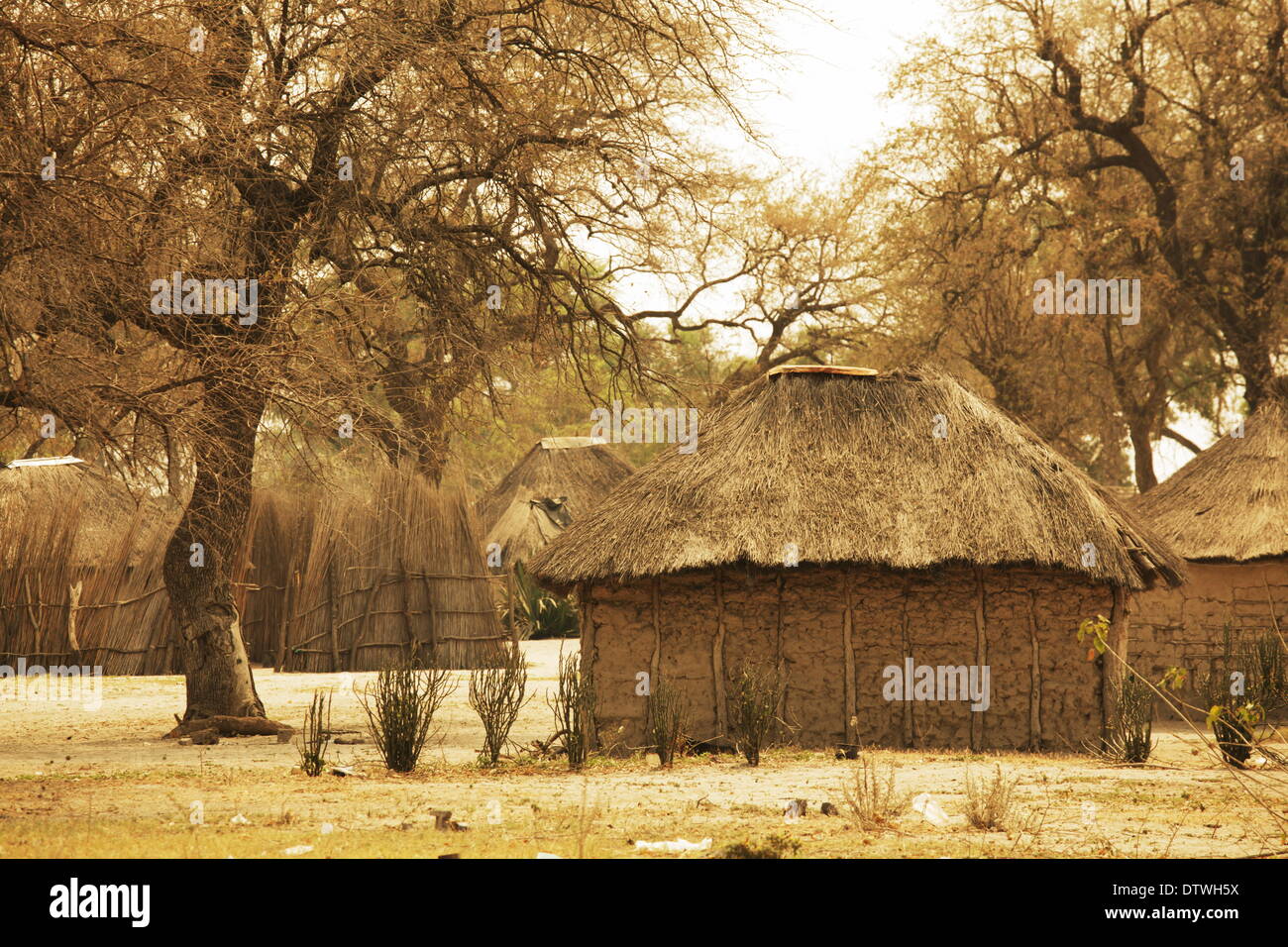 African huts hi-res stock photography and images - Alamy