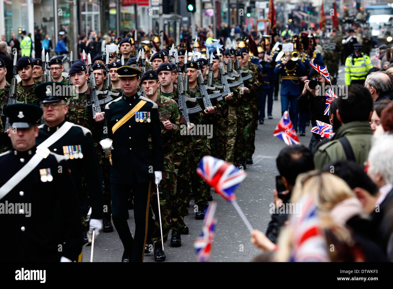 Territorial Army (TA) soldiers from The Royal Yeomanry Regiment march through the streets of Kensington Stock Photo