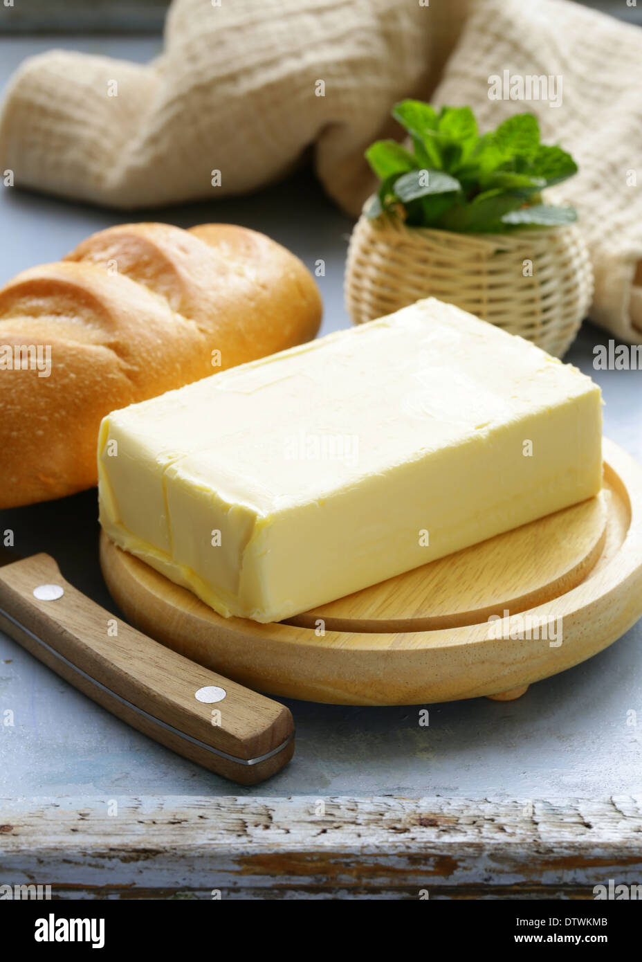 Хлеб с маслом. Хлеб с маслом. Масло это хлеб. Сливочное масло на хлебе. Масло это хлеб.