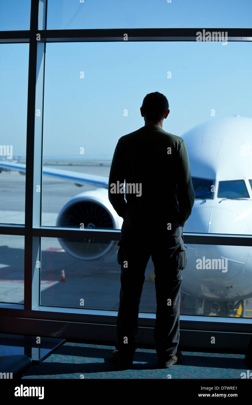 Airport travel silhouette hi-res stock photography and images - Alamy