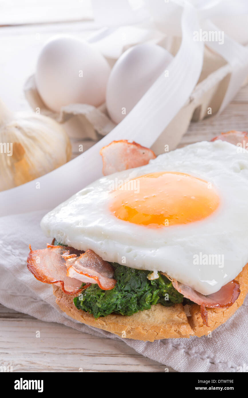 Bread au gratin with fried egg and spinach Stock Photo Alamy