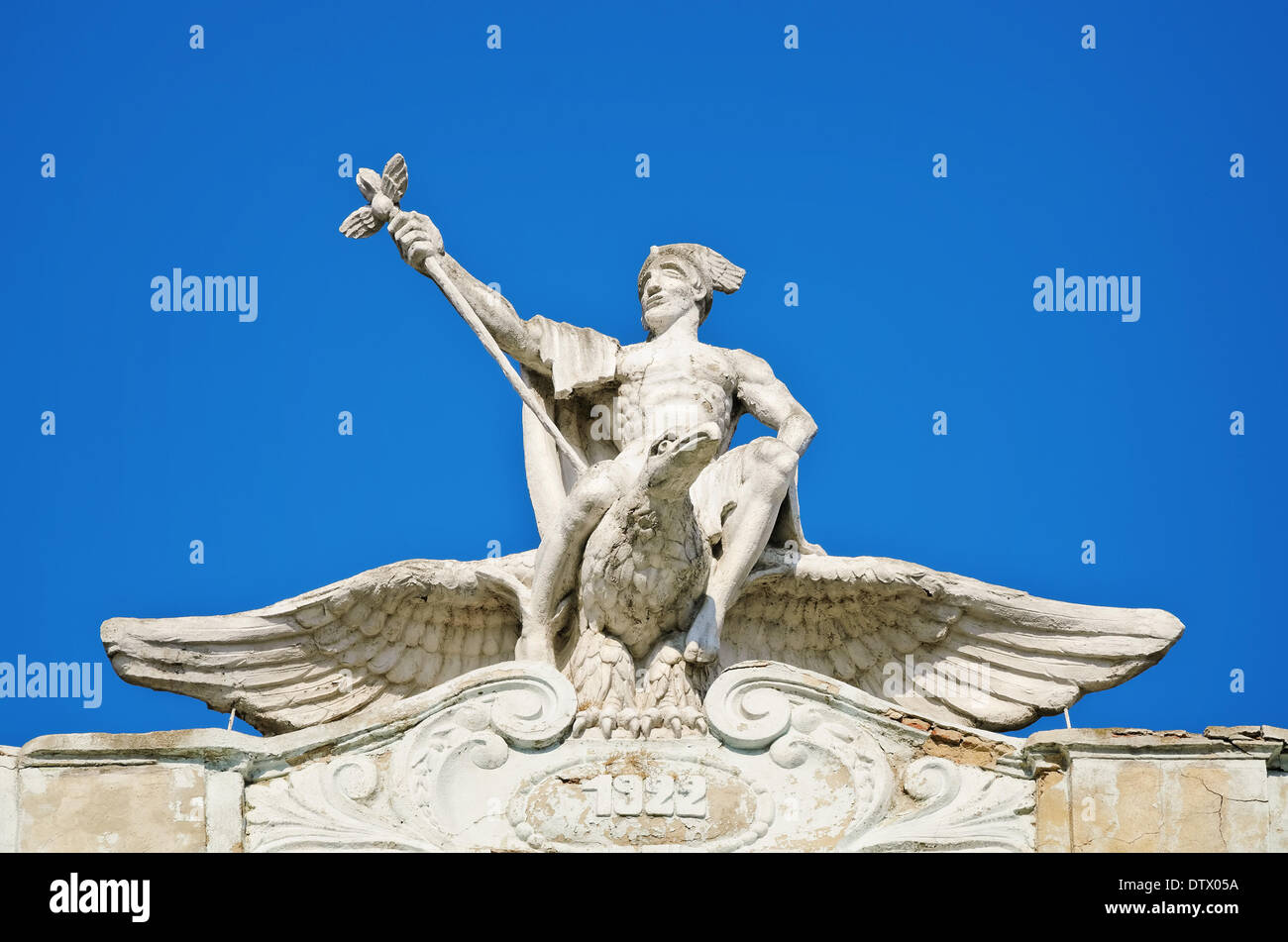Man and eagle sculpture hi-res stock photography and images - Alamy