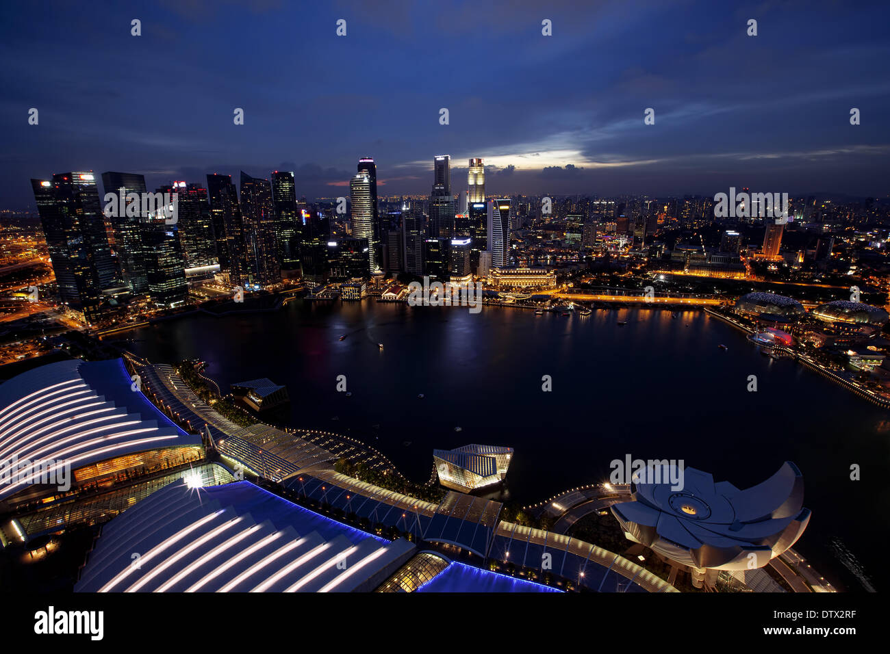 Singapore streets hi-res stock photography and images - Alamy