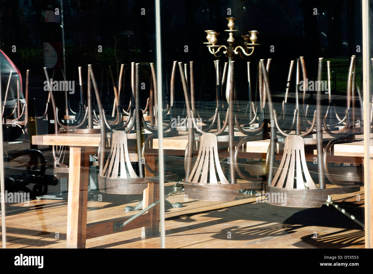 Closing the bar hires stock photography and images Alamy