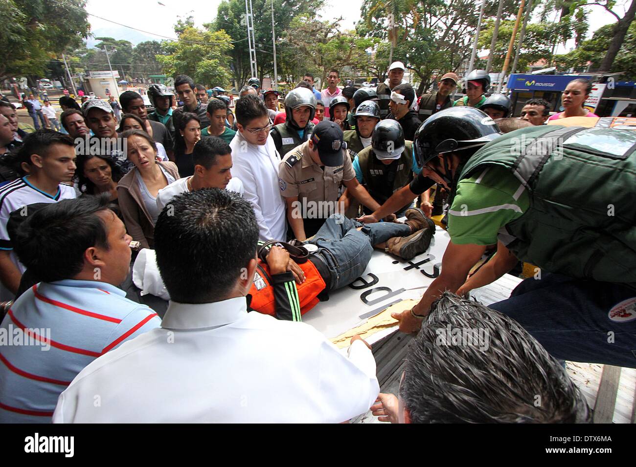 Tachira, Venezuela. 24th Feb, 2014. An injured motorcyclist is moved after the clashes between students and members of the National Bolivarian Guard in San Cristobal, Tachira state, Venezuela, on Feb. 24, 2014. Credit:  George Castro/Xinhua/Alamy Live News Stock Photo
