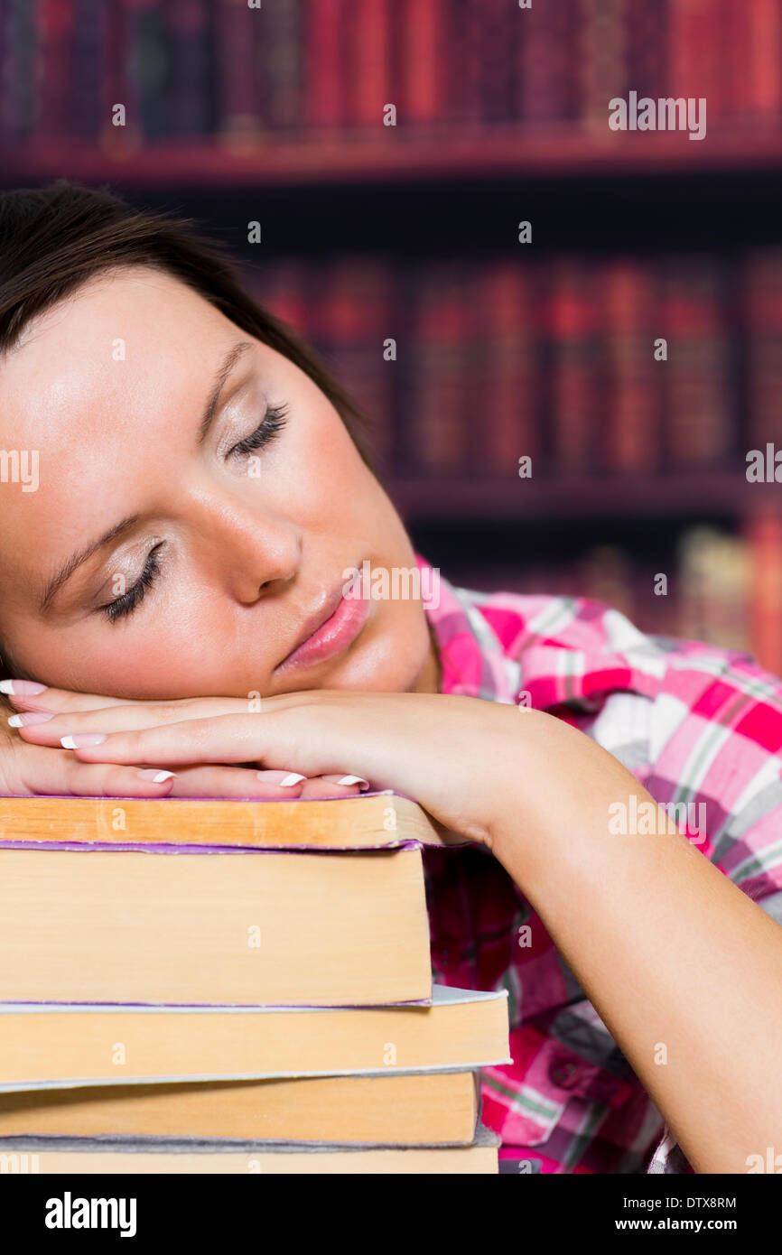 Sleeping on stack of books hi-res stock photography and images - Alamy