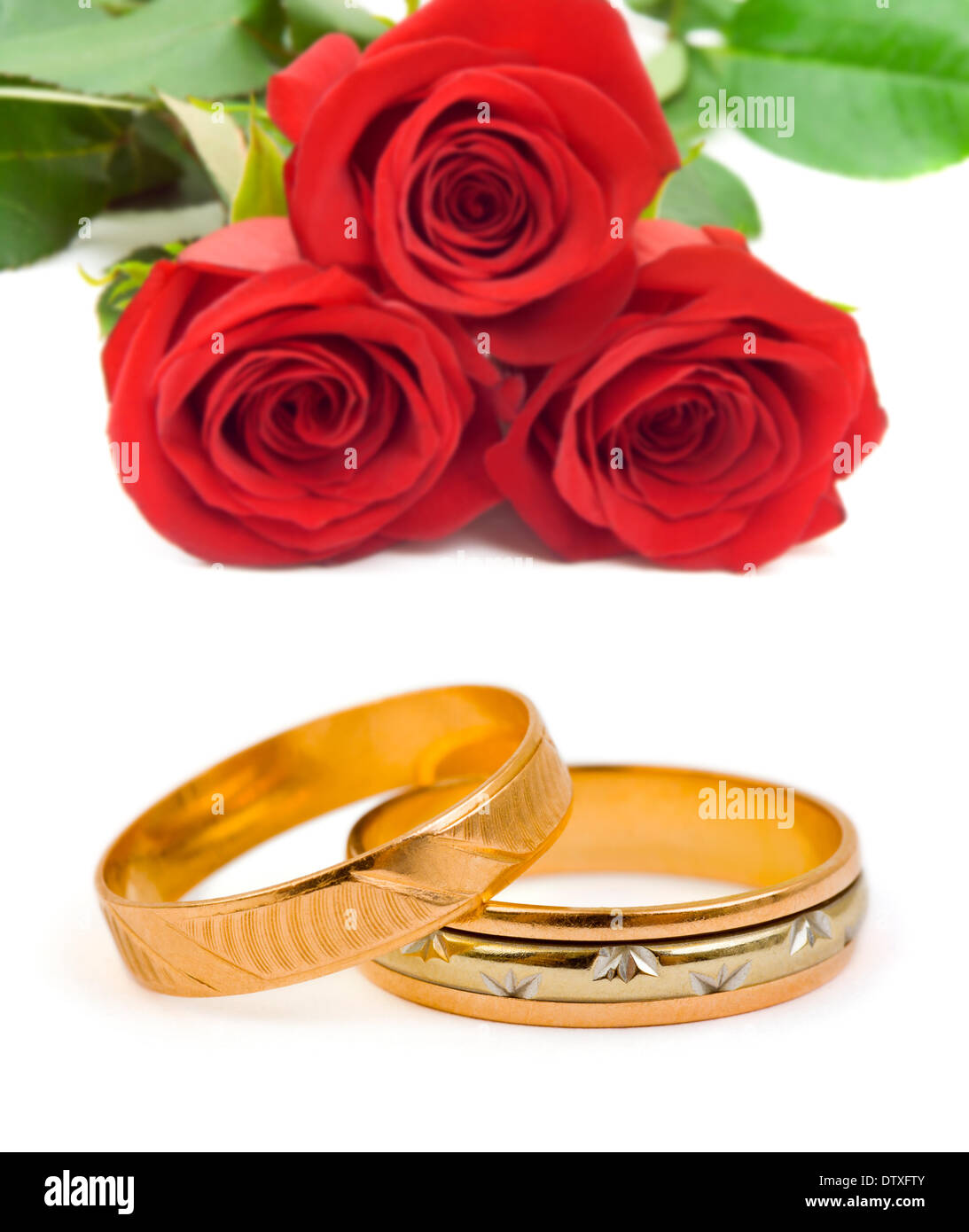 Roses and wedding rings Stock Photo - Alamy