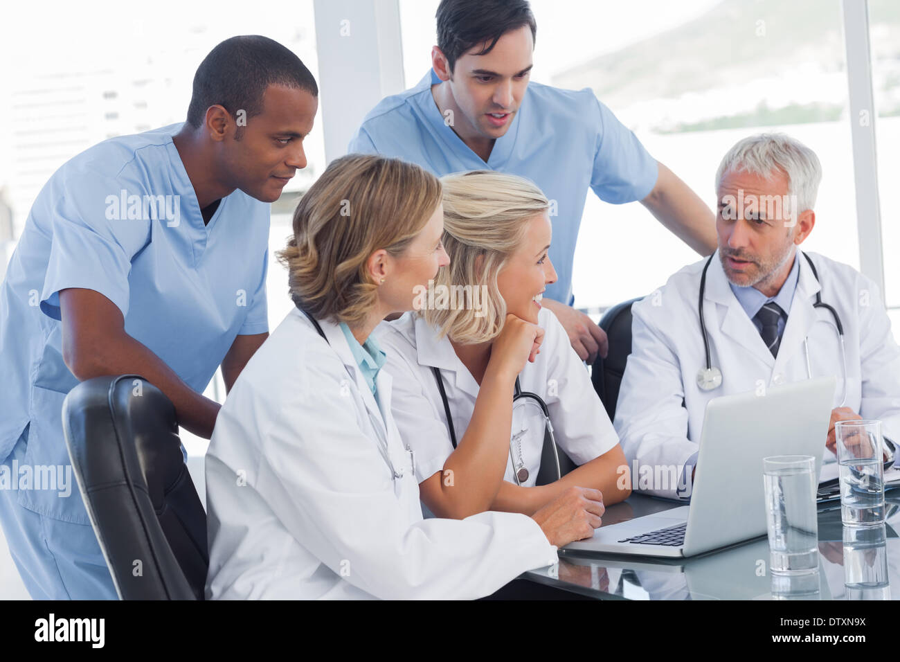 Medical team standing chatting hi-res stock photography and images - Alamy