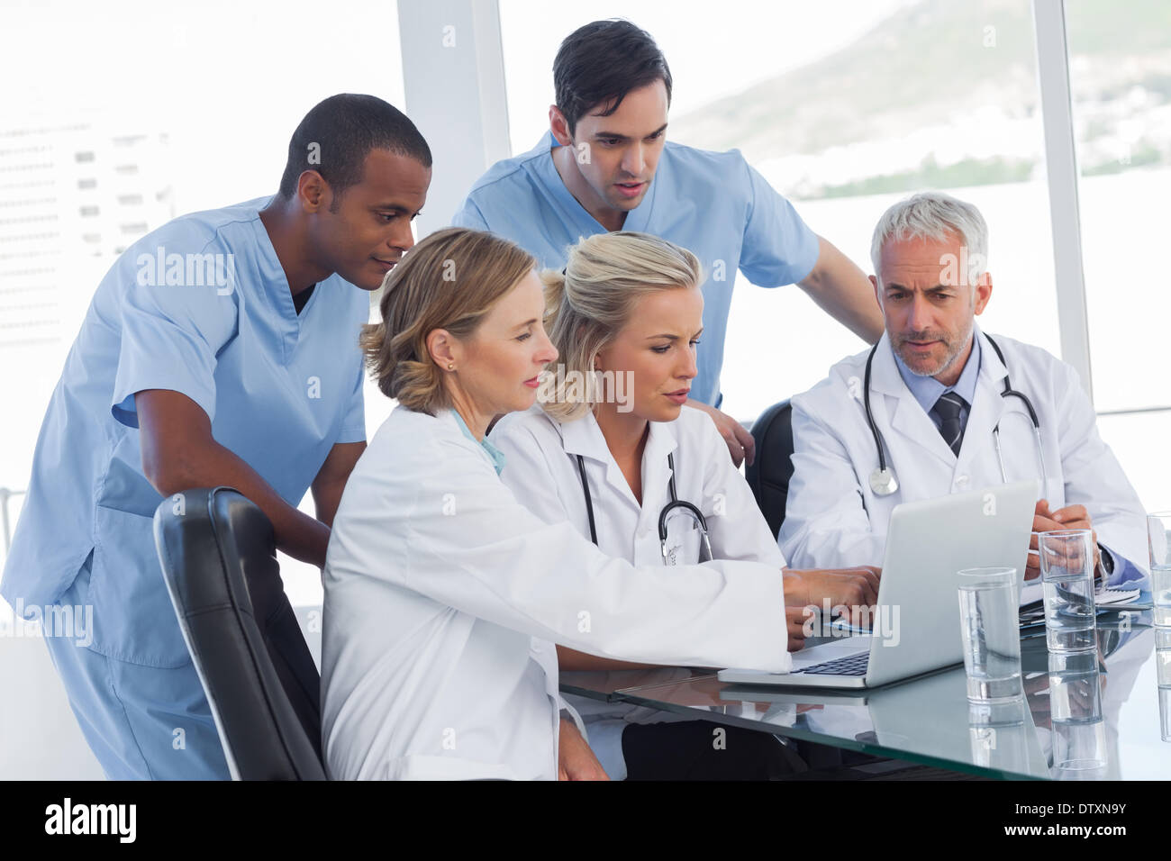 Medical team standing chatting hi-res stock photography and images - Alamy