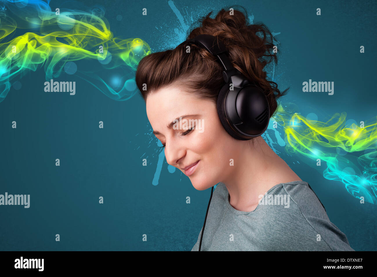Young woman listening to music with headphones Stock Photo - Alamy