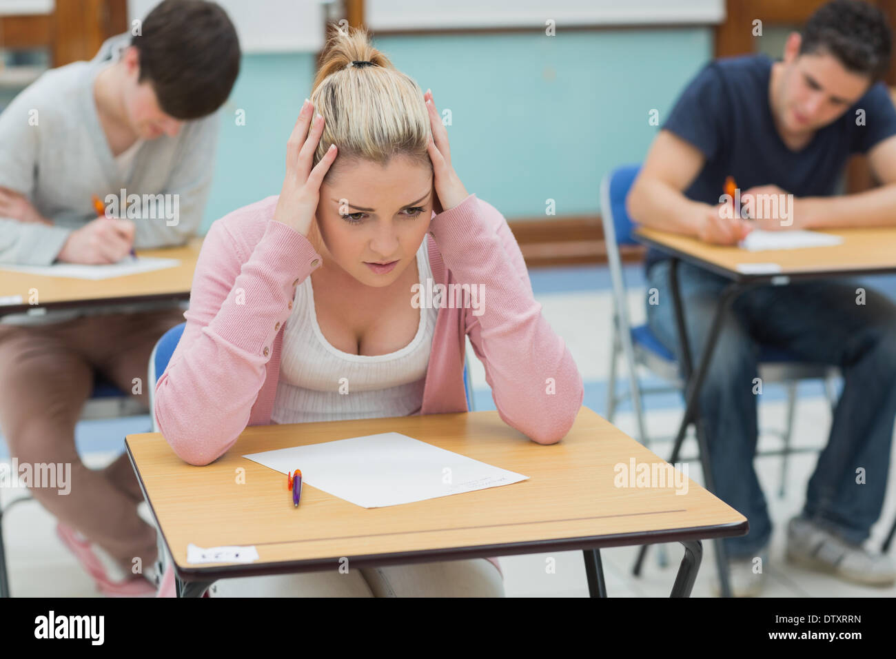 Наполненные уроки. Беседа учителя с учеником. Наполненные уроки. Урок. Скучный урок в школе.