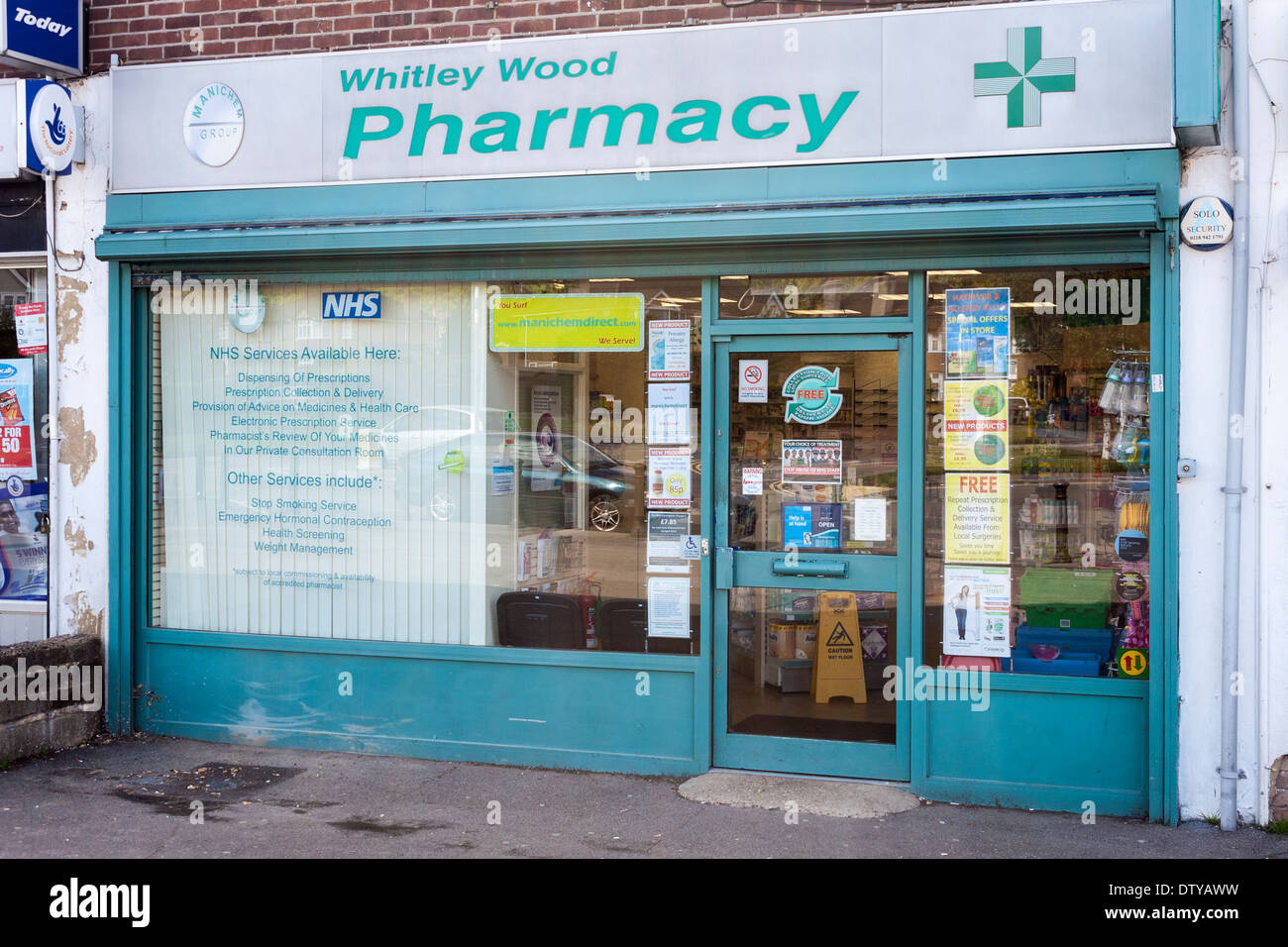 Chemists hi-res stock photography and images - Alamy