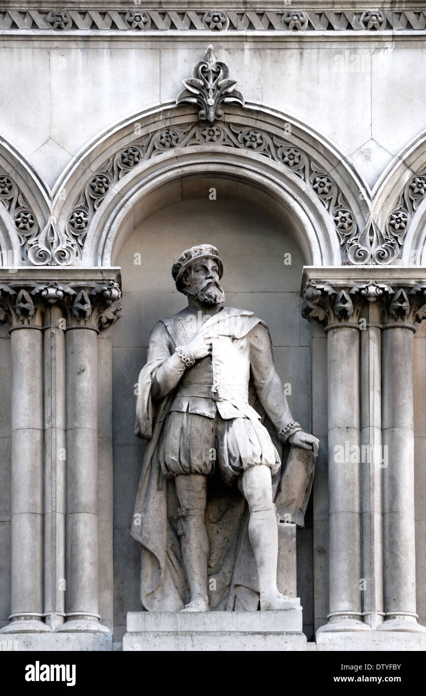 London, England, UK. Statue overlooking Holborn Viaduct: Sir Thomas Gresham (1519-1579: founded the Royal Exchange) Stock Photo