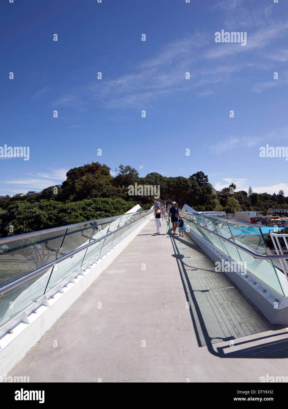 Medium resolution image hires stock photography and images Alamy