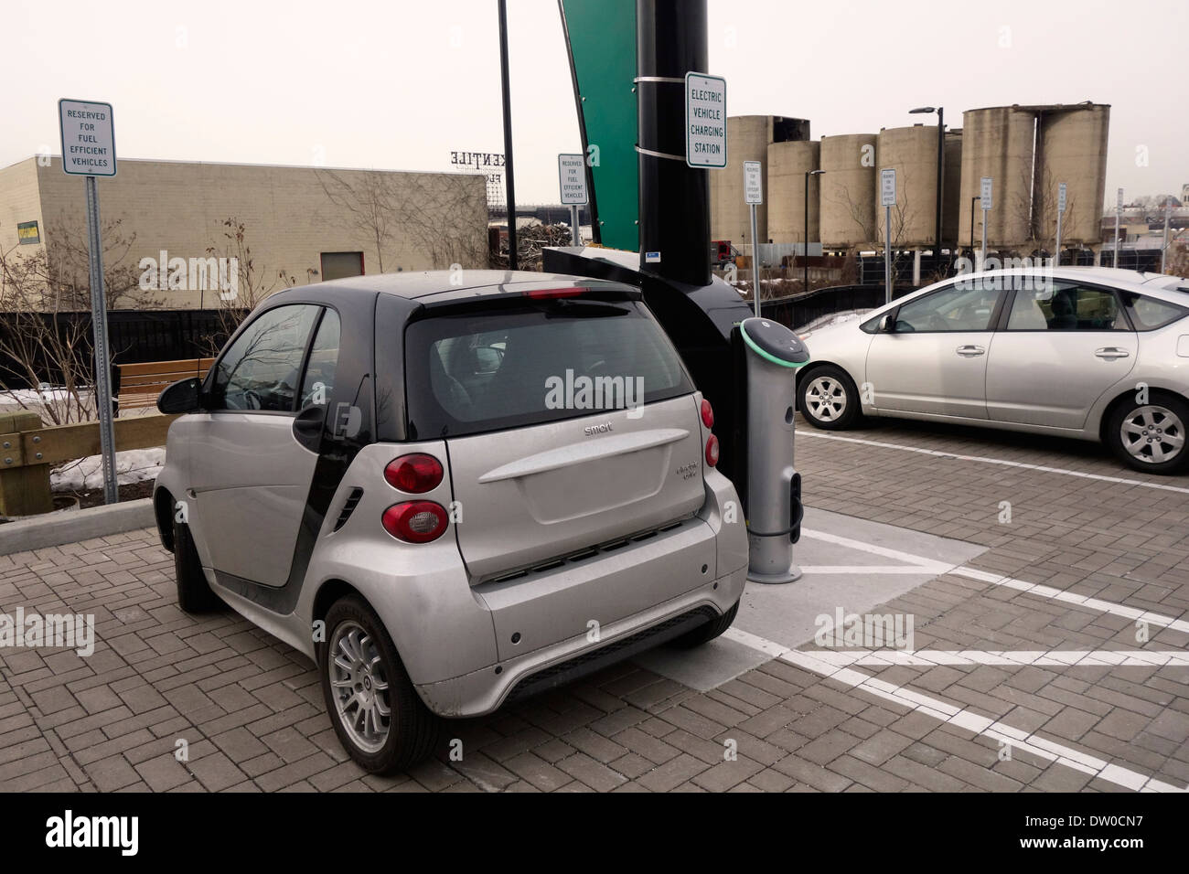 Electric vehicle charging station hires stock photography and images