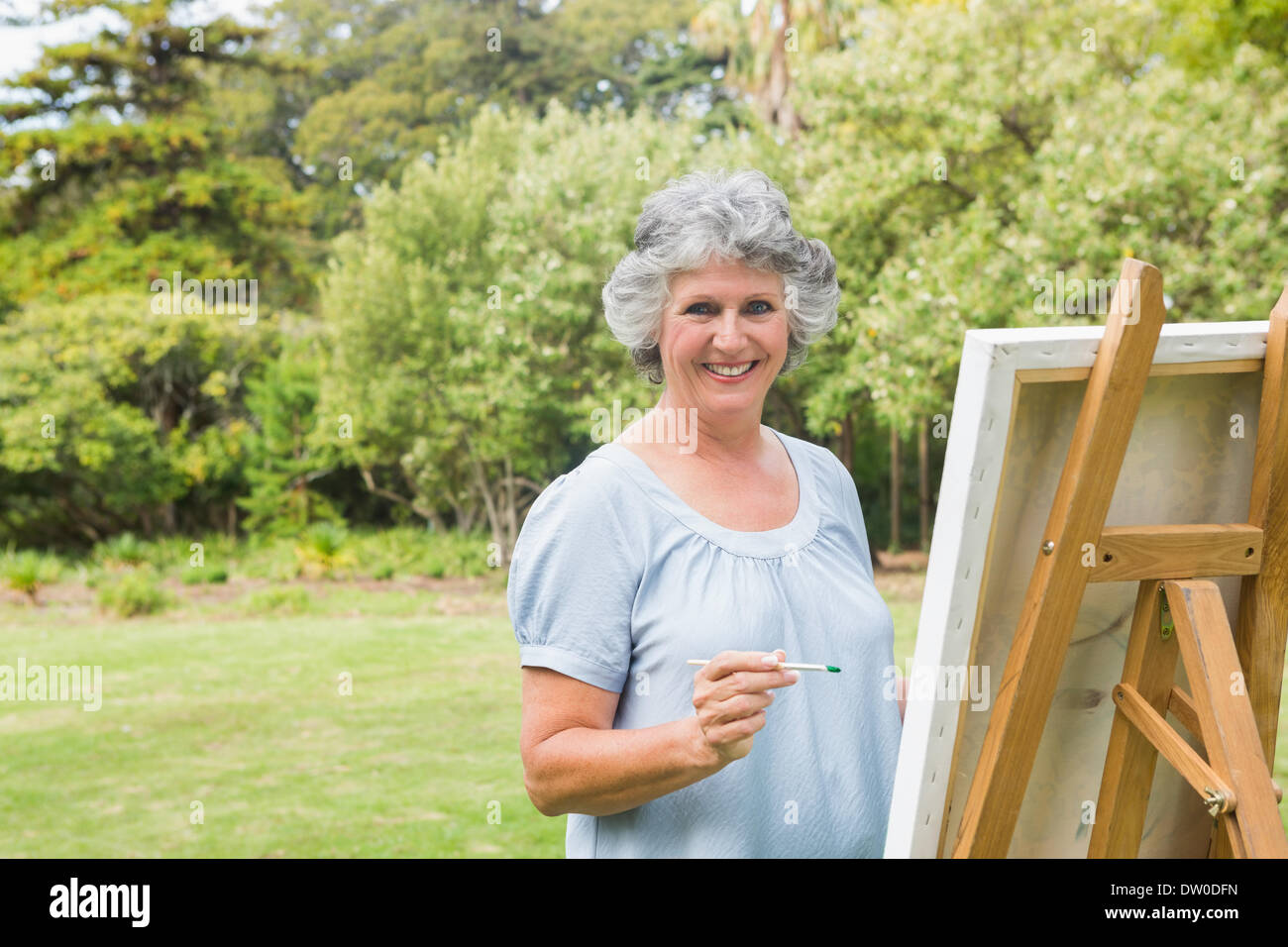 Female smiling outdoors easel hi-res stock photography and images - Alamy