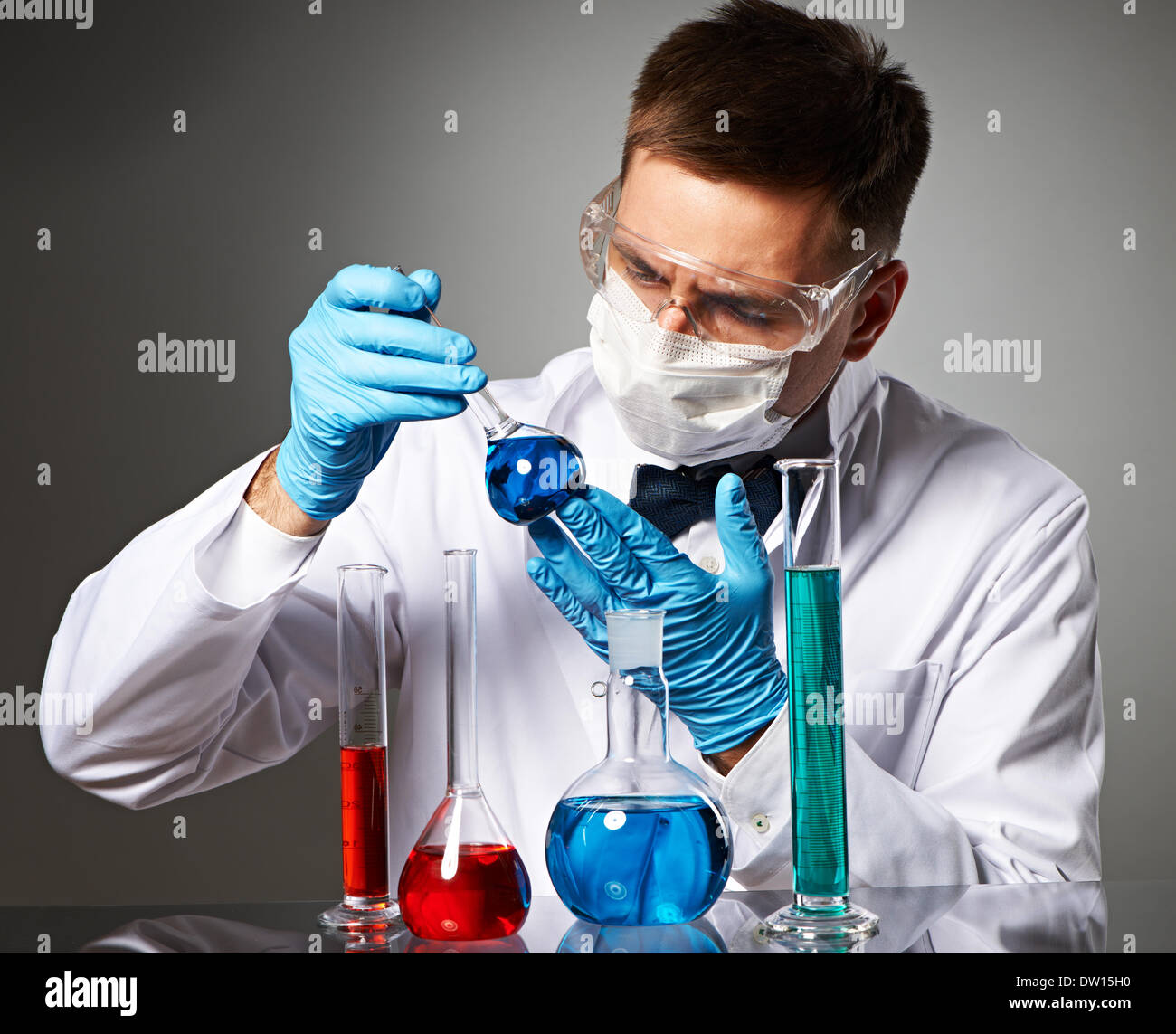 николай кольцов генетик. вирус лаборатория. ученый на н. ученый на н. роджер пенроуз и стивен хокинг.