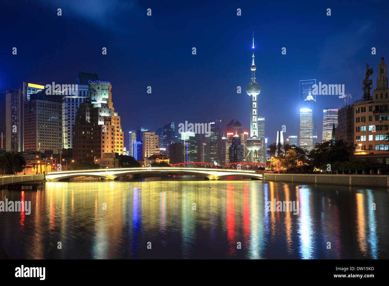 Night shanghai hi-res stock photography and images - Alamy