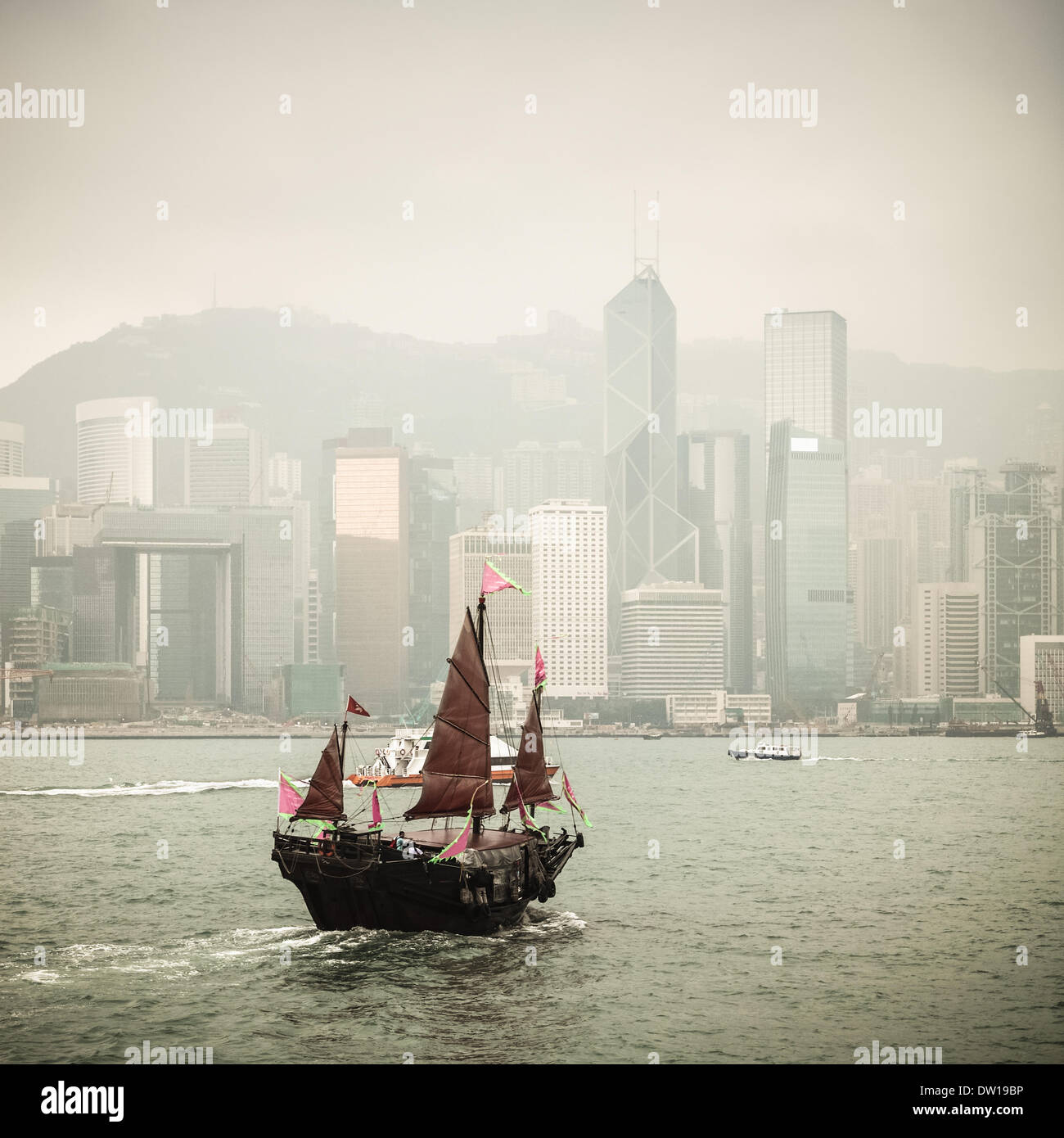 Chinese wooden boat hi-res stock photography and images - Alamy