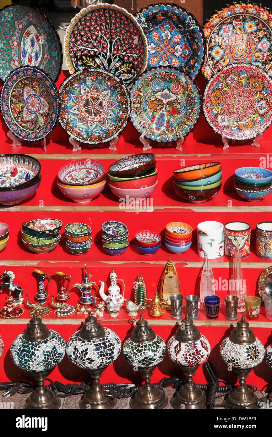 United Arab Emirates, Dubai, Bur Dubai, Souq, handicraft shop Stock Photo Alamy