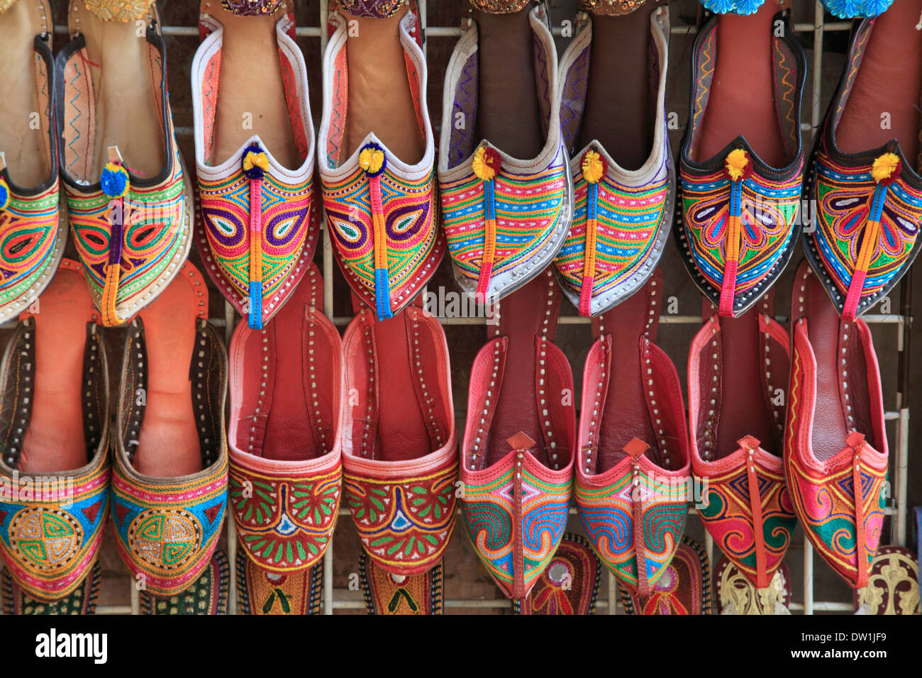 Sports shoes souq best sale
