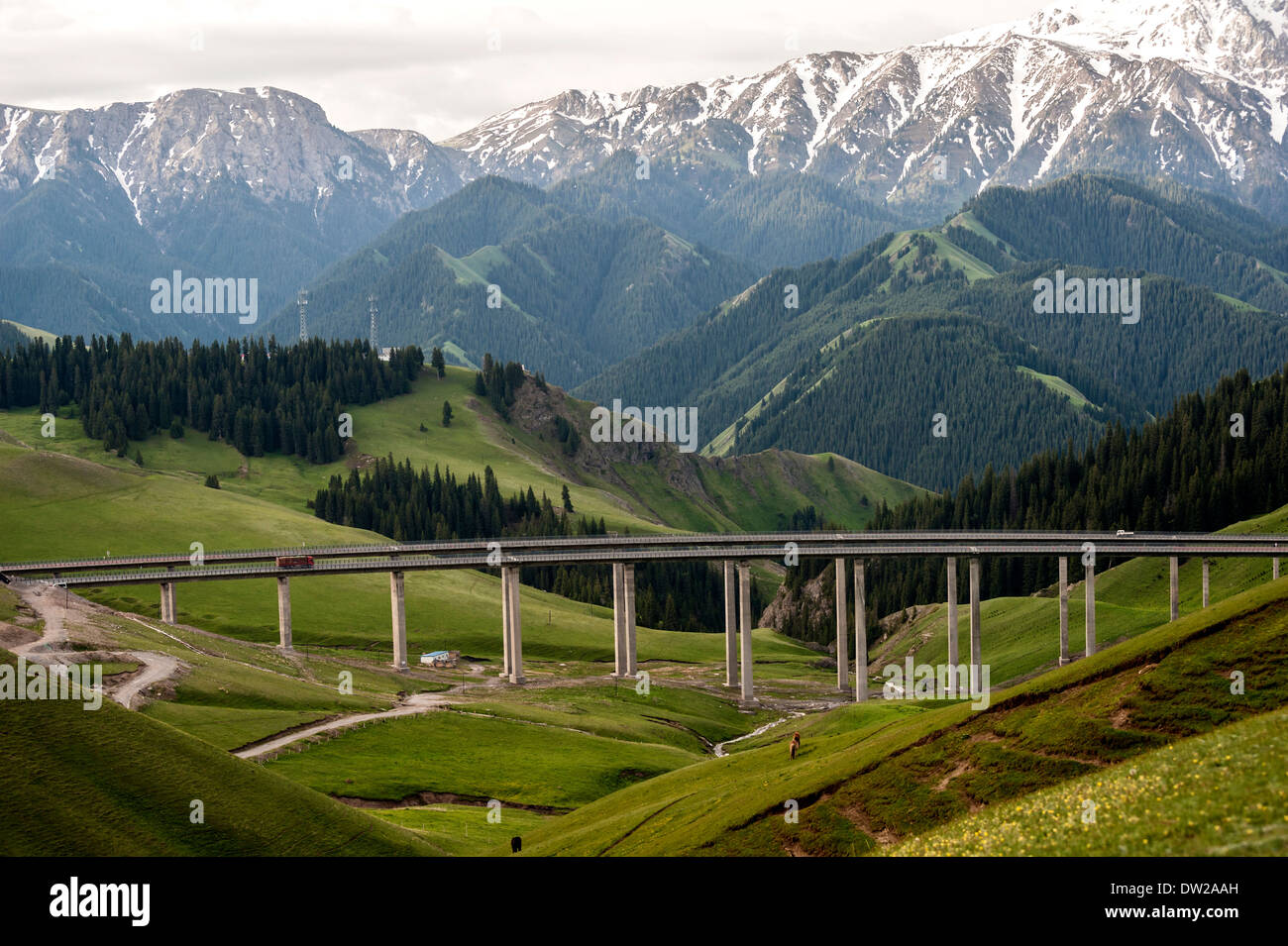 Guozigou bridge in the mountains, Xinjiang Stock Photo