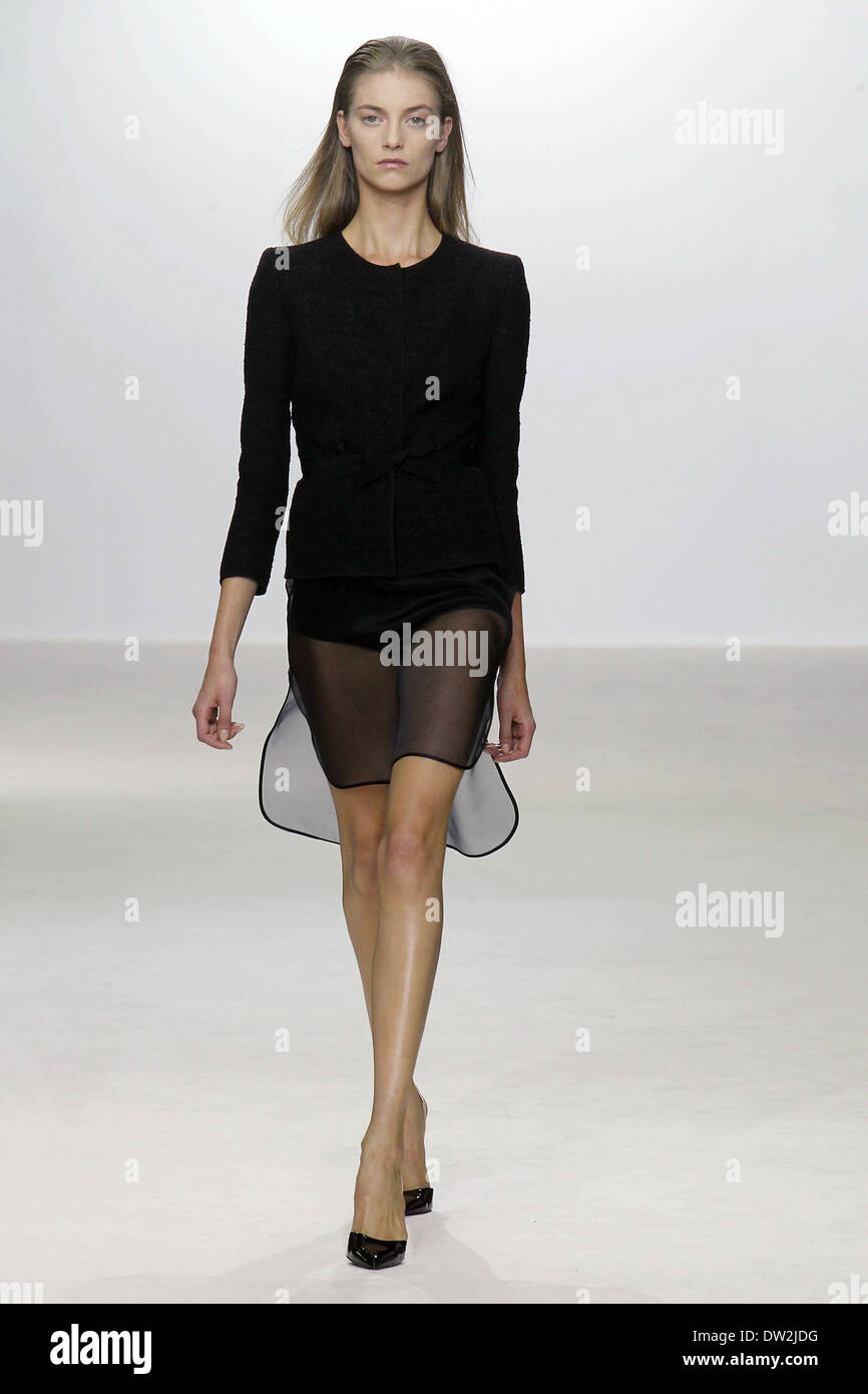 Paris Ii Model Model Paris Fashion Week Spring/Summer 2013 - Giambattista Valli ...