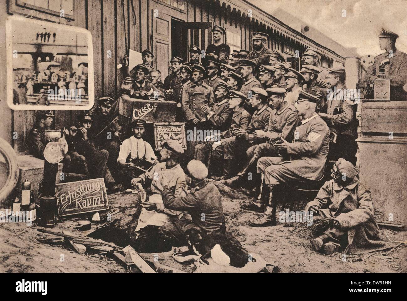 German soldiers watch a movie at the a cinema in the billet at the Western Front. Location and date unknown. The original caption reads: 'In the relaxed position at the western theater of war.' Photo: Sammlung Sauer - NO WIRE SERVICE Stock Photo