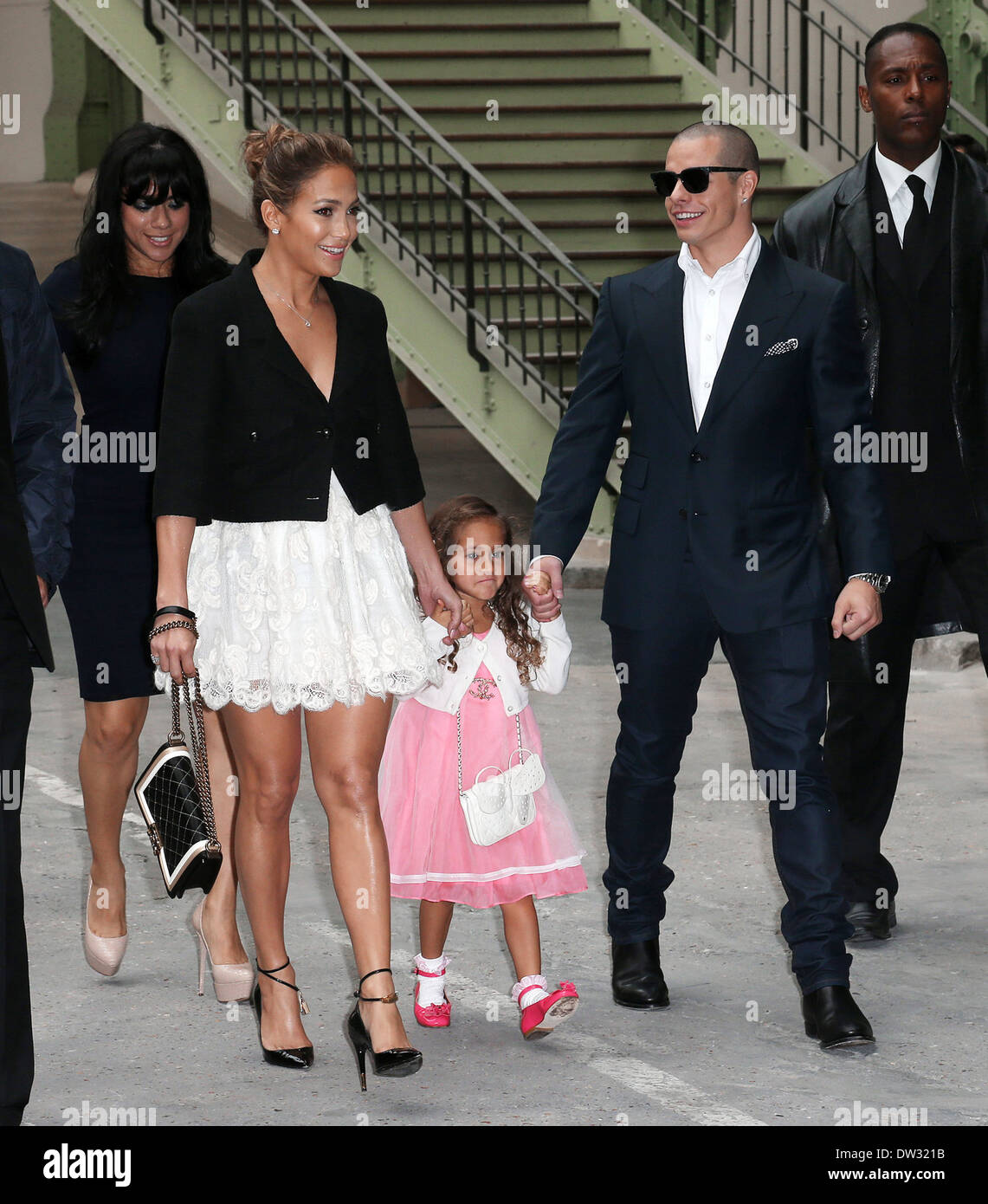 Jennifer Lopez (R) and her daughter Emme Maribel Muniz and Casper Smart